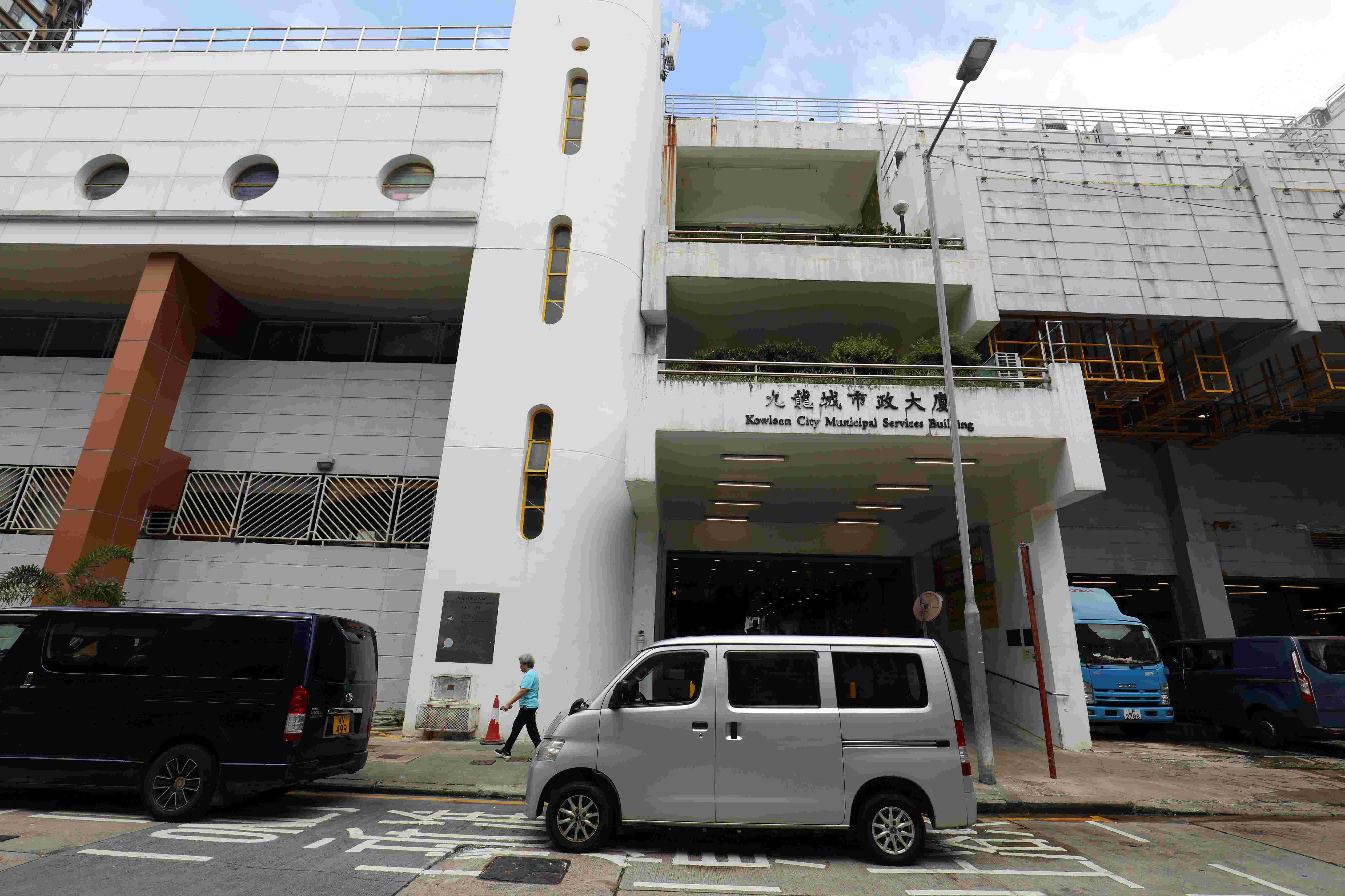 有些人找香港味道是去排隊名店，我更愛鑽進九龍城街市熟食中心尋寶。