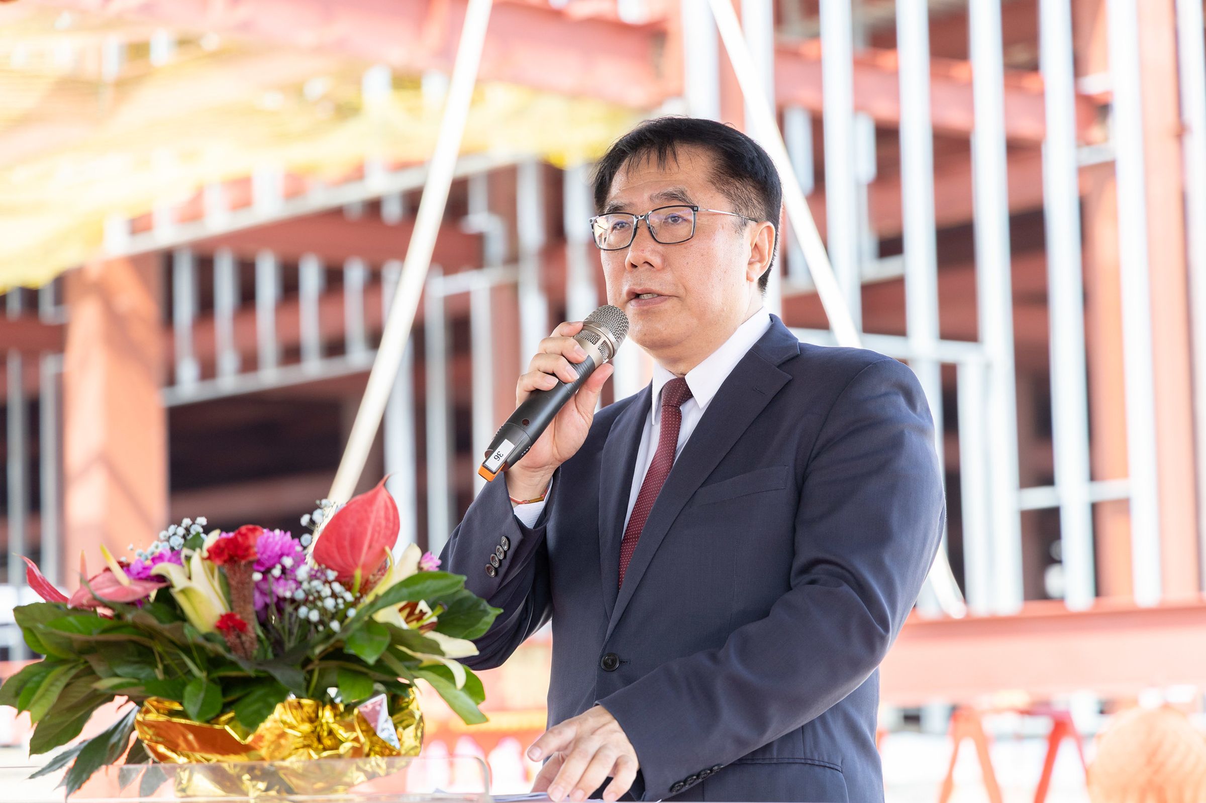 台南驚傳襲警案,黃偉哲震怒表示絕不寬貸。(翻攝黃偉哲臉書)