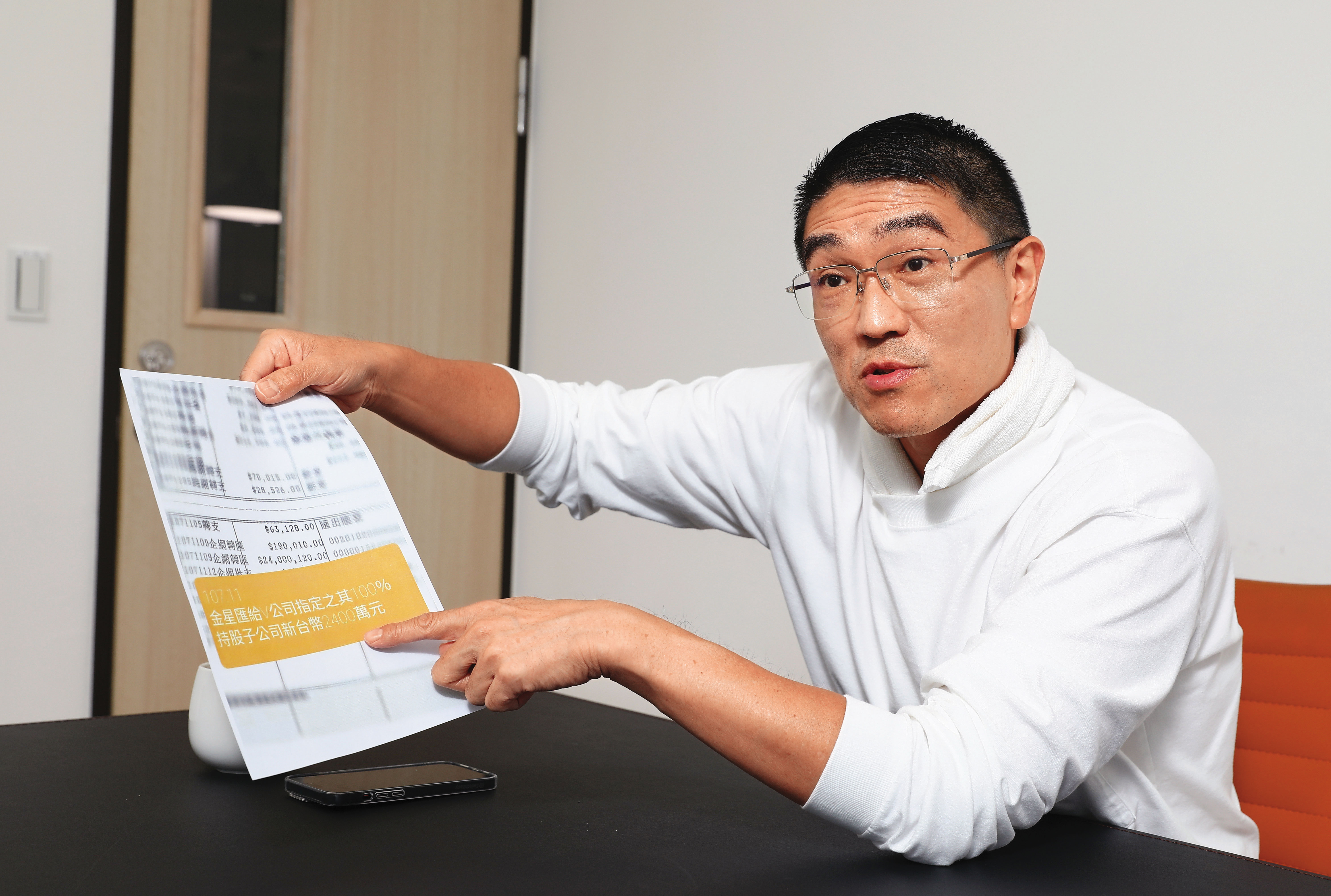 基隆市長謝國樑（圖）借林冠百近億元，卻惹一身腥，多次出面自清。