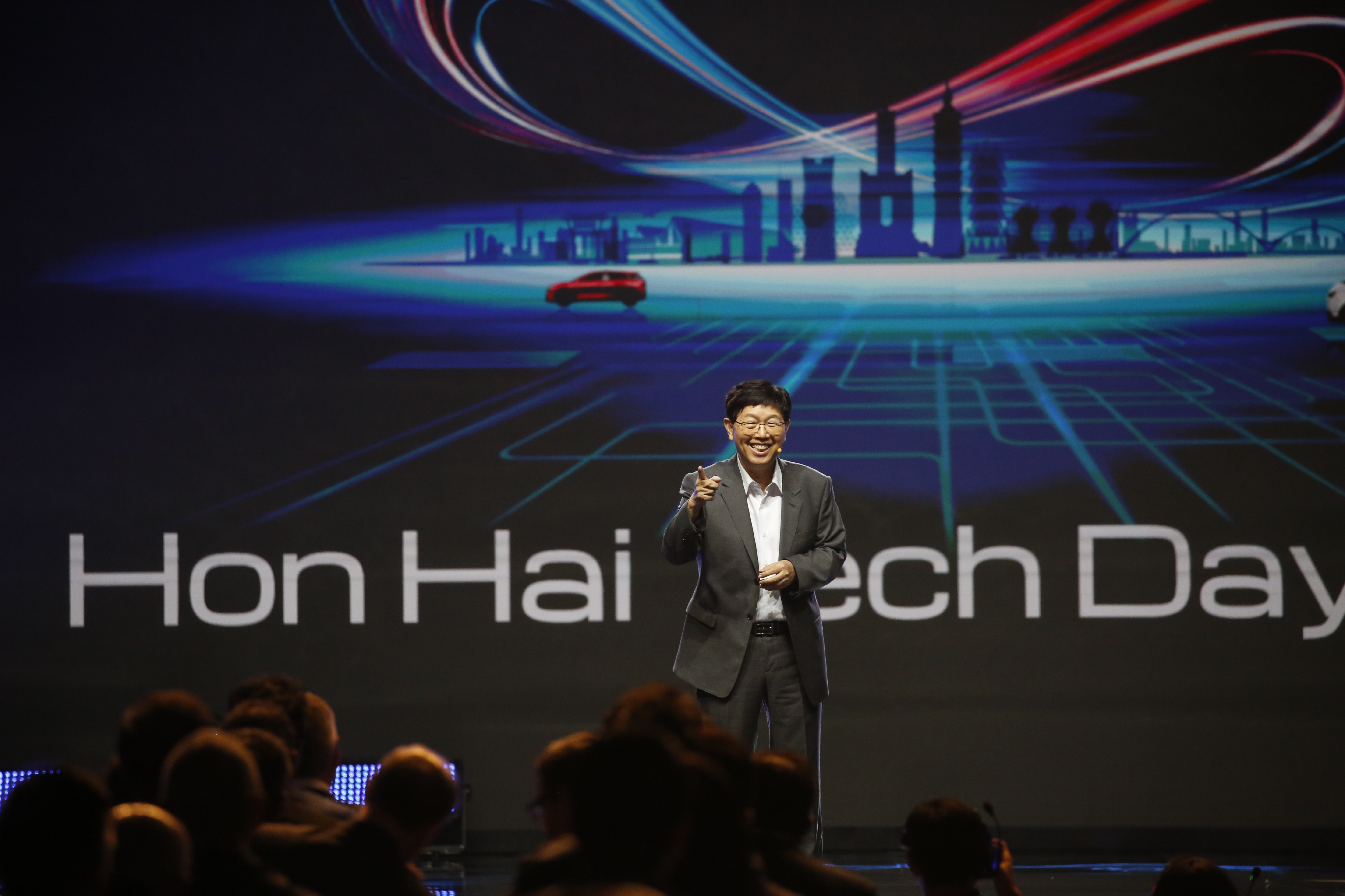 鴻海集團至今無法取得傳統車商的整車訂單，加上中國車廠搶進電動車市場，劉揚偉（圖）親自透露突圍的勝利方程式。