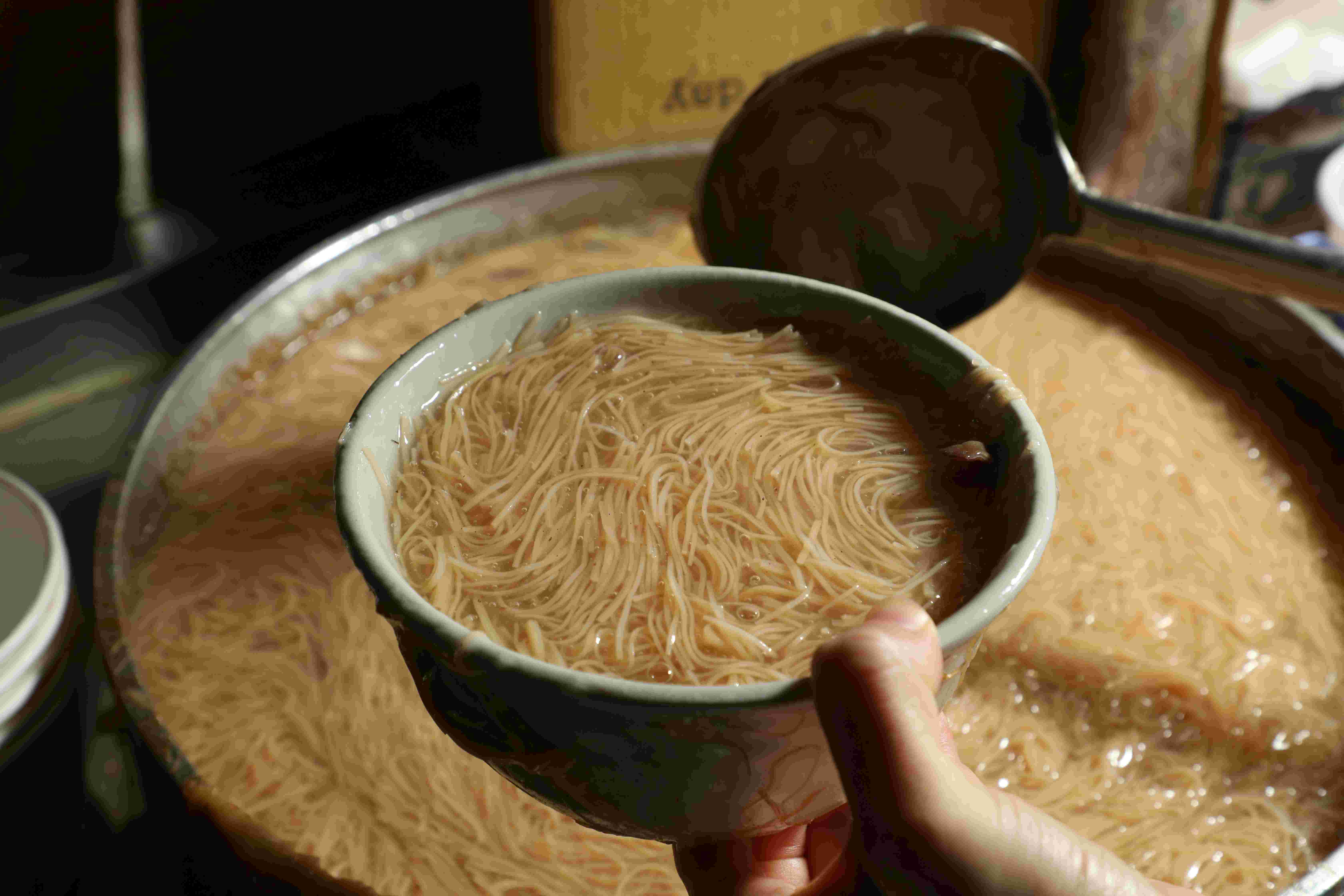這裡的麵線羹是柴魚湯底,口味偏清爽。