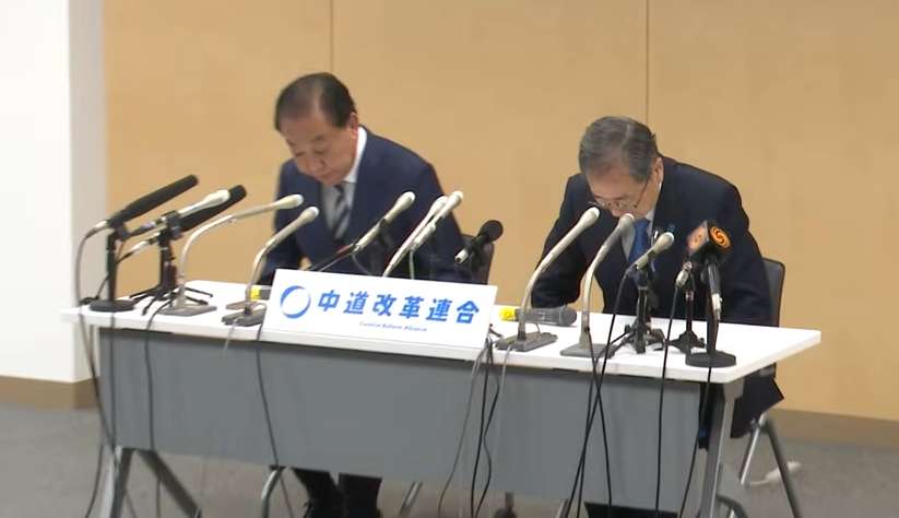 「中道」大選慘丟上百席次，黨魁野田佳彥、齊藤鐵夫宣布下台負責。（翻攝自YouTube）