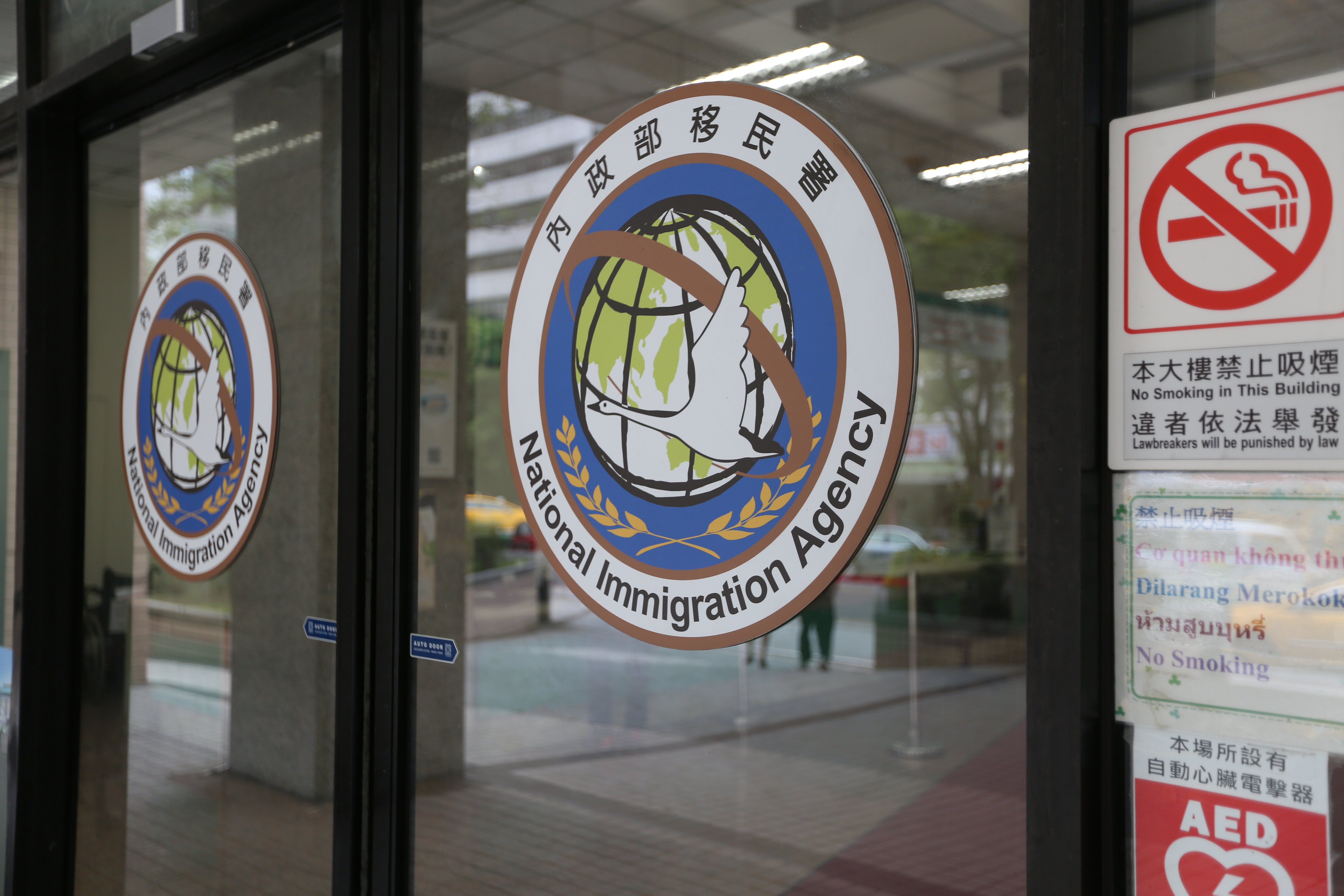 內政部移民署清查違規在中國設籍並領用中國護照的台灣民眾。