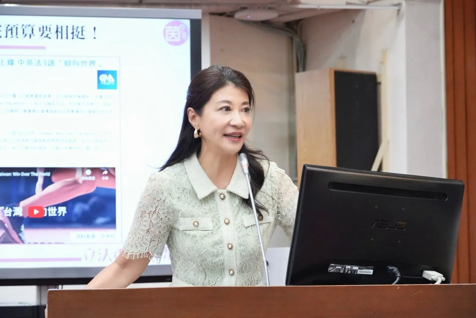 林楚茵轟王鴻薇，「根本中共傳聲筒再+1」。（取自林楚茵臉書）