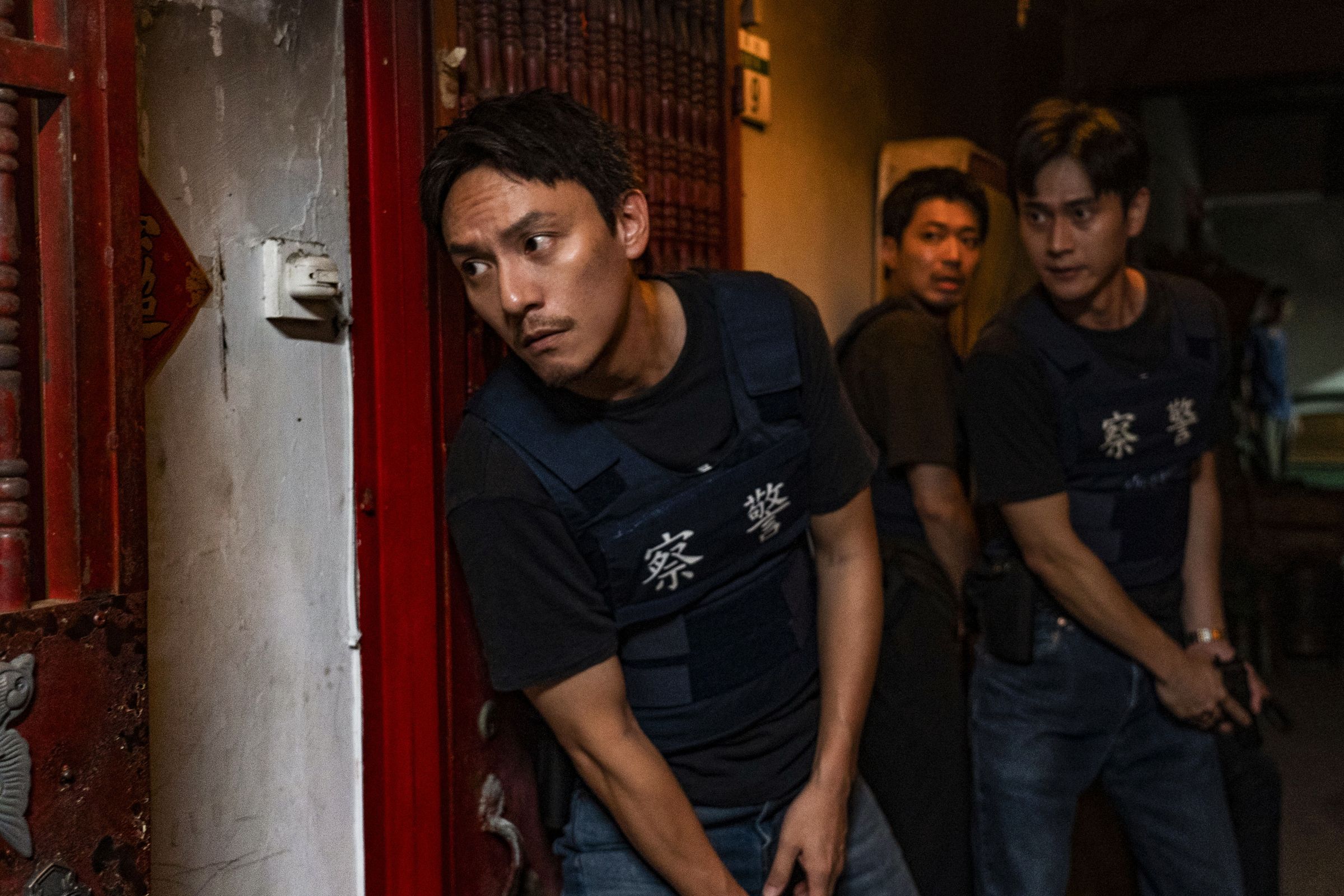 飾演警察的張震（左起）、侯彥西、劉冠廷在開拍前接受專業特訓，學習拿槍、開槍、攻堅等技巧。（本地風光提供）
