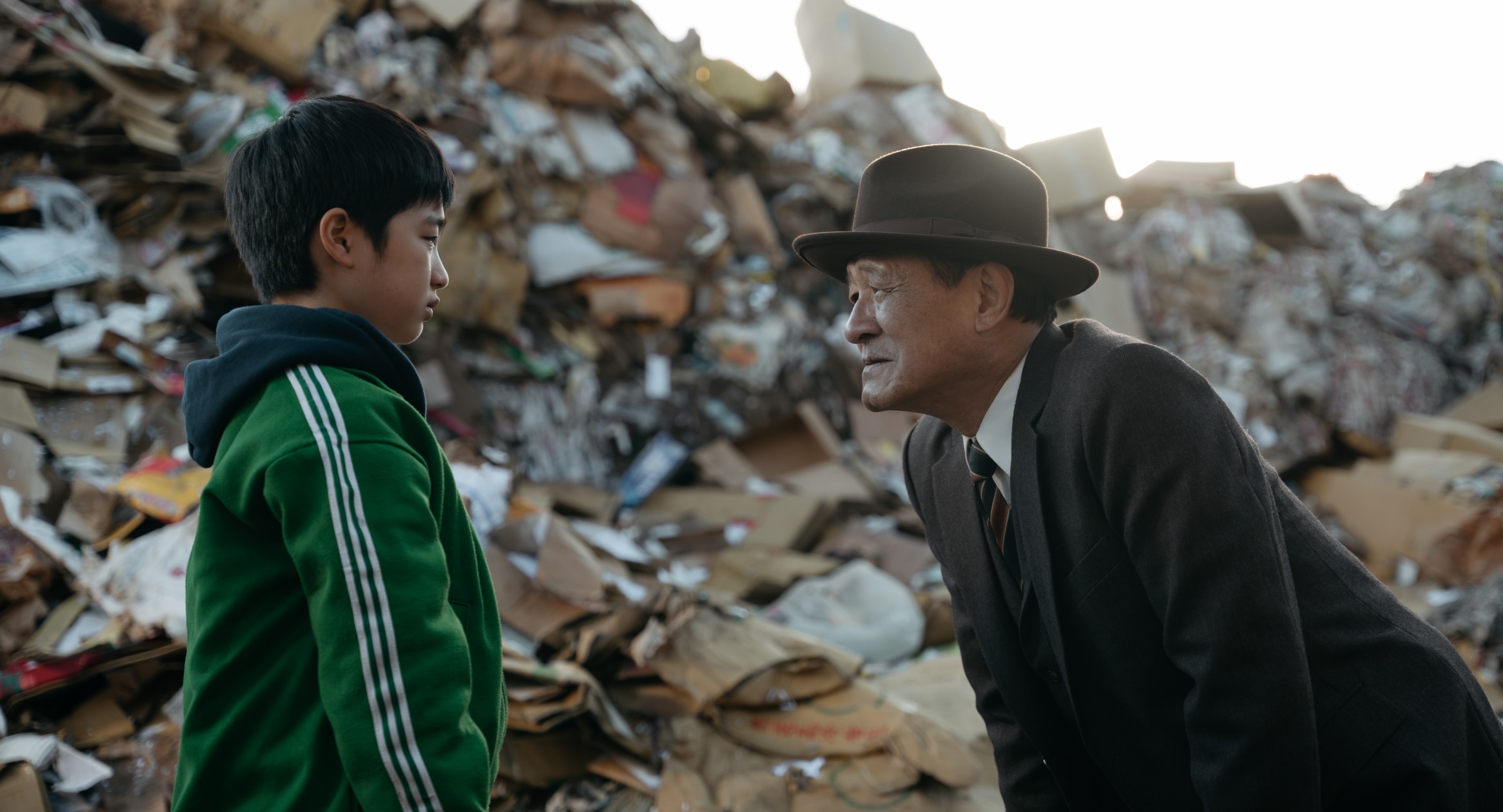 白潤音(左)已是第二次與陳慕義合作,面對演藝圈大前輩也不怯場。(華映娛樂提供)