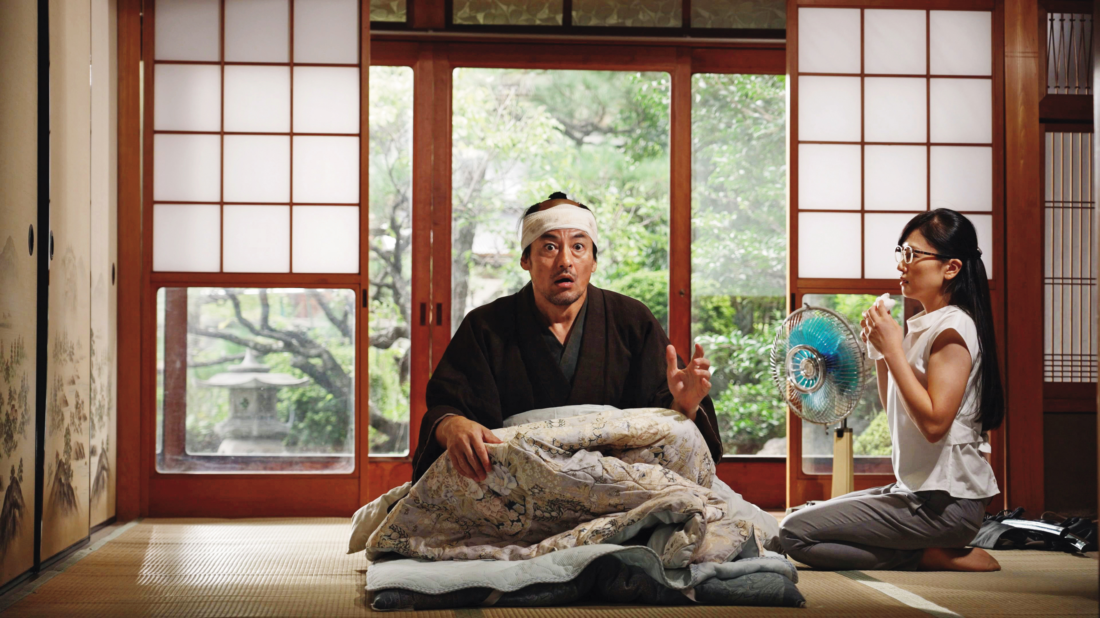 《超時空武士》借用穿越時光的老梗，但笑料與情懷都具備，在日本是宛如《一屍到底》的現象級電影。（光年映畫提供）