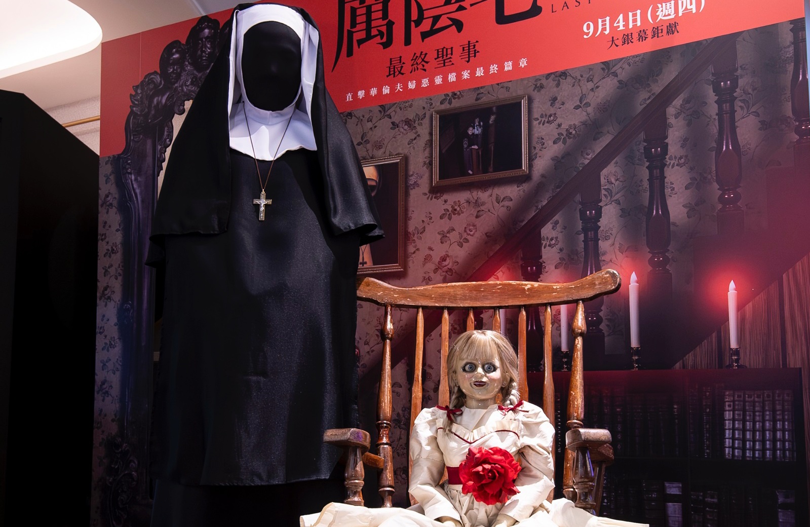 鬼修女與安娜貝爾特別替《厲陰宅：最終聖事》站台，計畫巡迴多個縣市，與全台影迷相見歡。（華納兄弟提供）