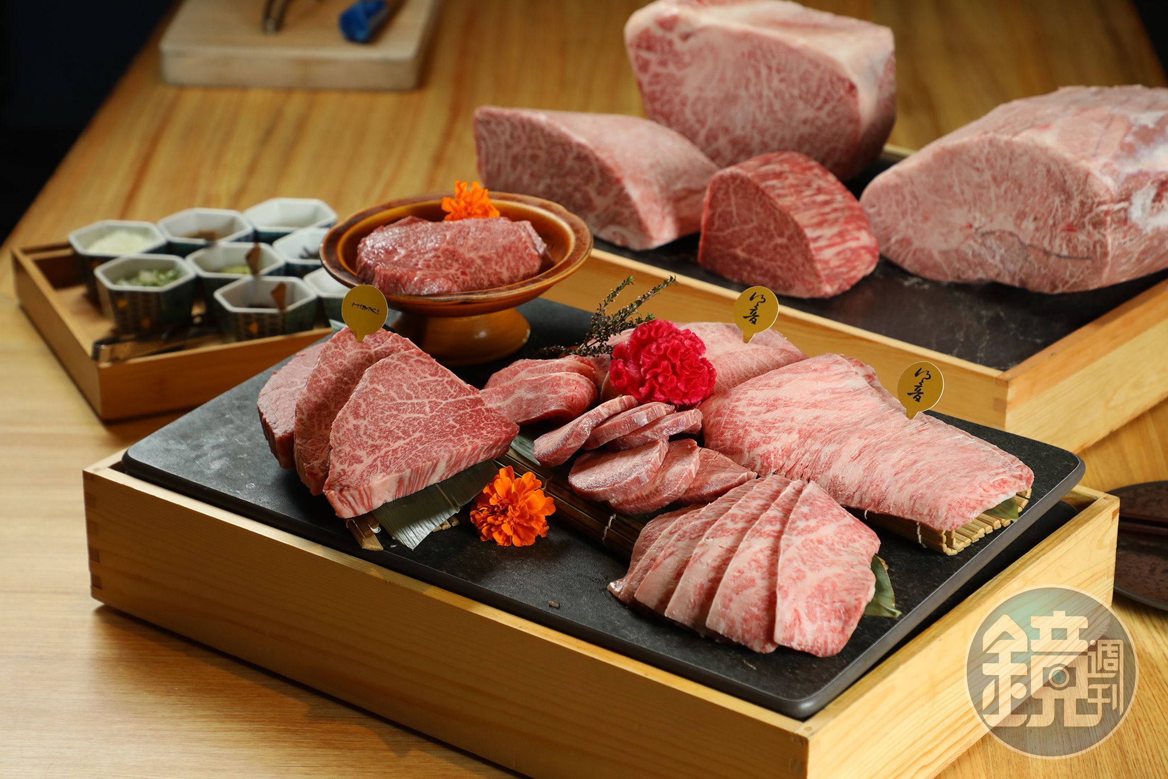 「響板前燒肉」選用日本知名產地的A5和牛,以無菜單料理為顧客端上當令最新鮮美味的食材。