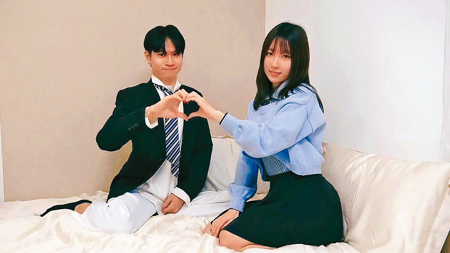 之前Andy曾和一樓（右）拍情侶影片，比如打領帶、一起刷牙、做菜、按摩等，甜蜜過程成為拍片題材。（翻攝自Andy IG）