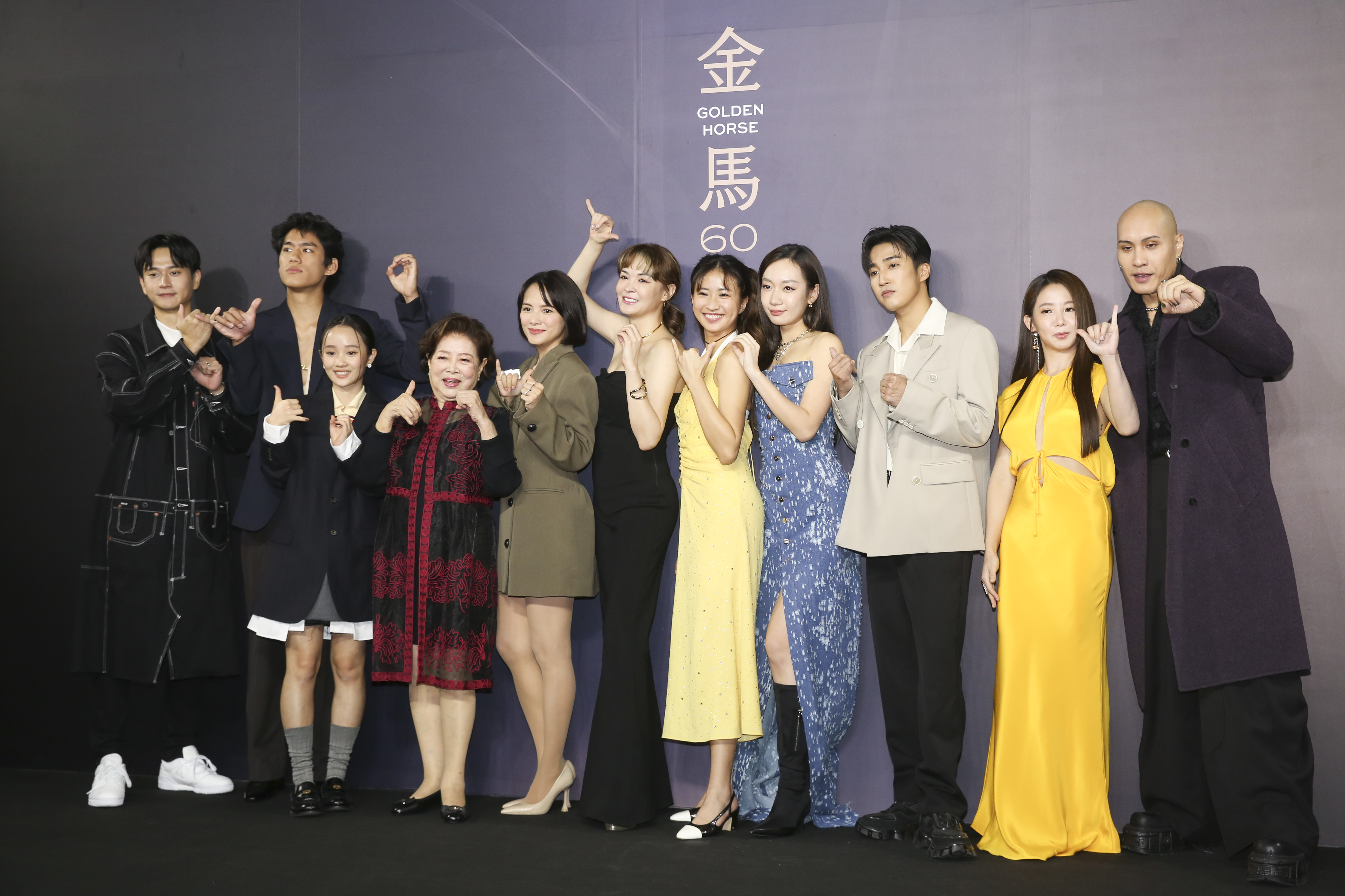 吳卓源（右4）非常錯愕非常受傷，因為朱軒洋（左2）說已分手，但被對方正宮槓上；去年11月他們首度同框，中間隔了5個人。（本刊資料照）