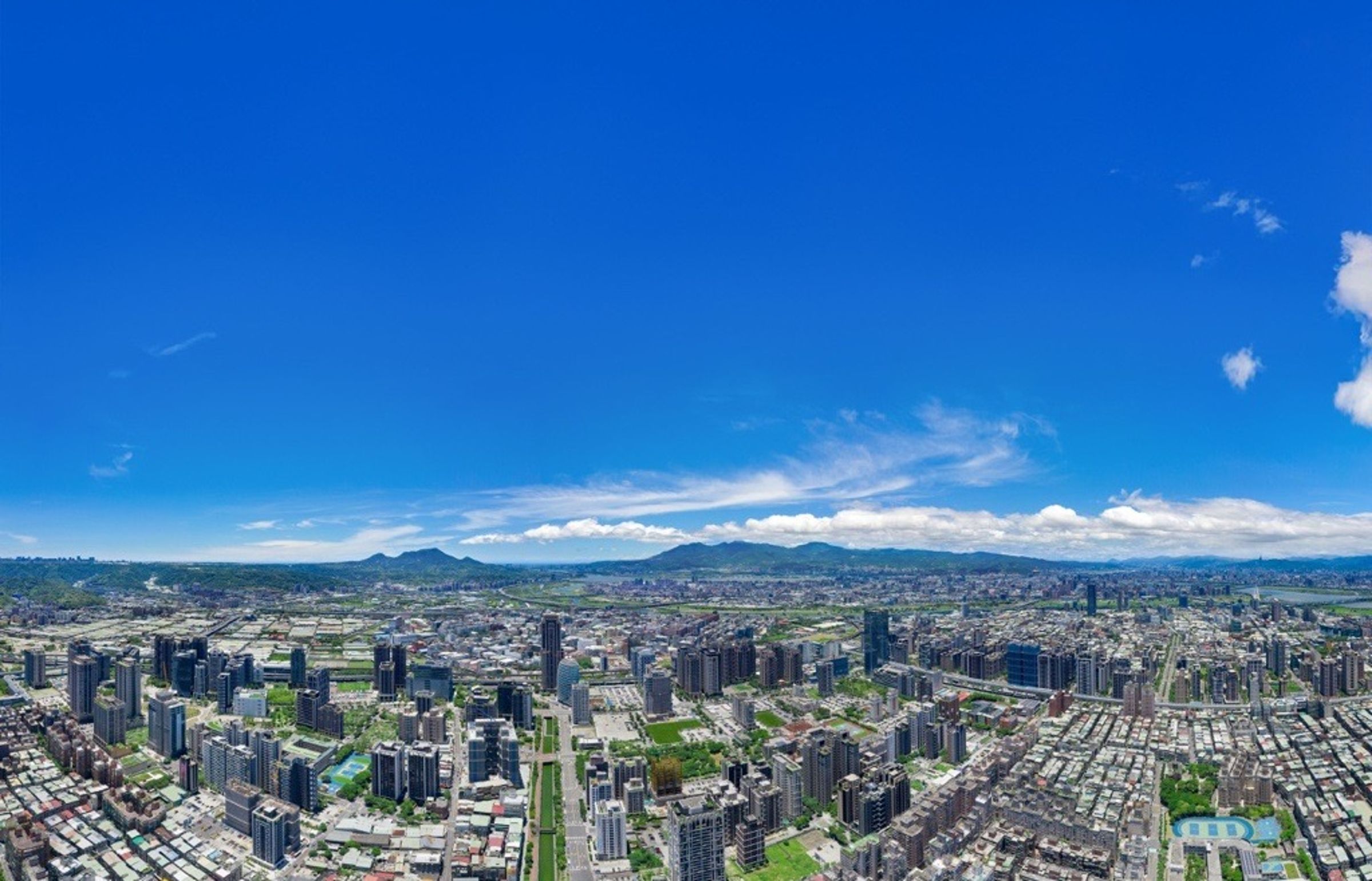 央銀行2025年第四季理監事會議決議維持利率不變;針對房市管制,延續第七波信用管制,宣布明年起不動產放款總量目標將回歸銀行自主管理,信義代銷認為,對市場信心面有幫助。(信義代銷提供)