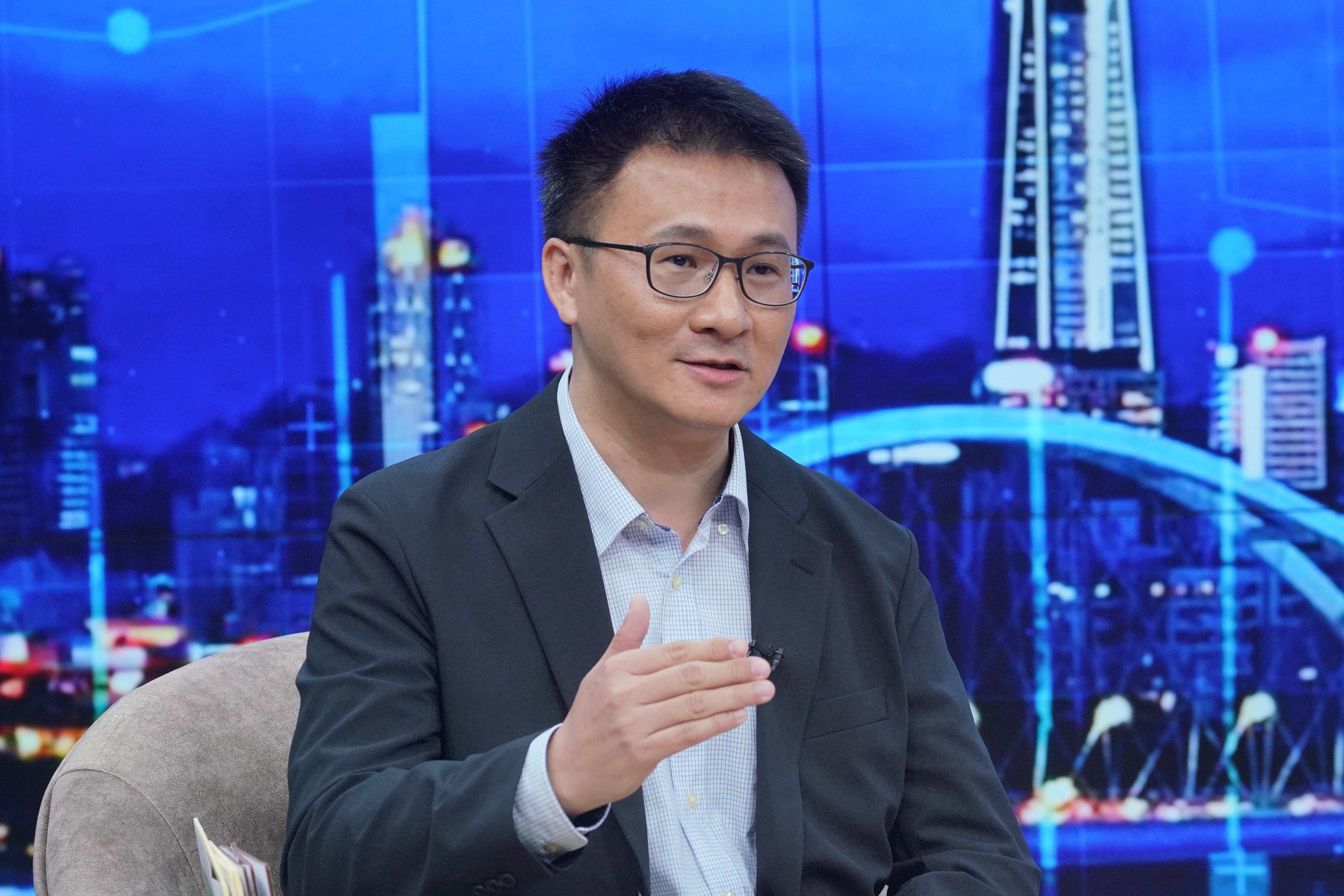 股海老牛用景氣燈號投資法，幫孩子的帳戶賺入4成以上獲利。（本刊資料照）