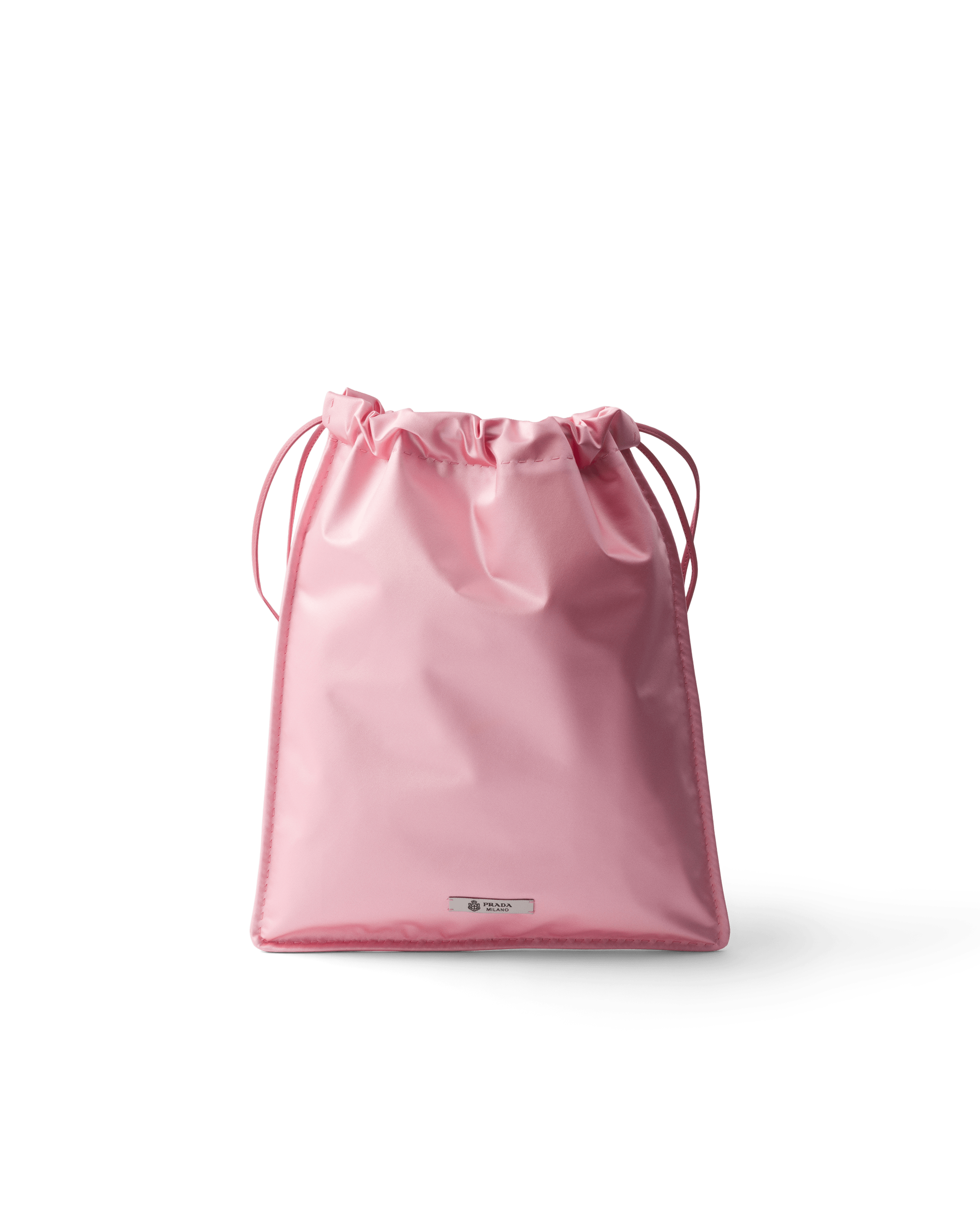 Wish絲緞Duchesse萬用袋。NT$39,000（PRADA提供）