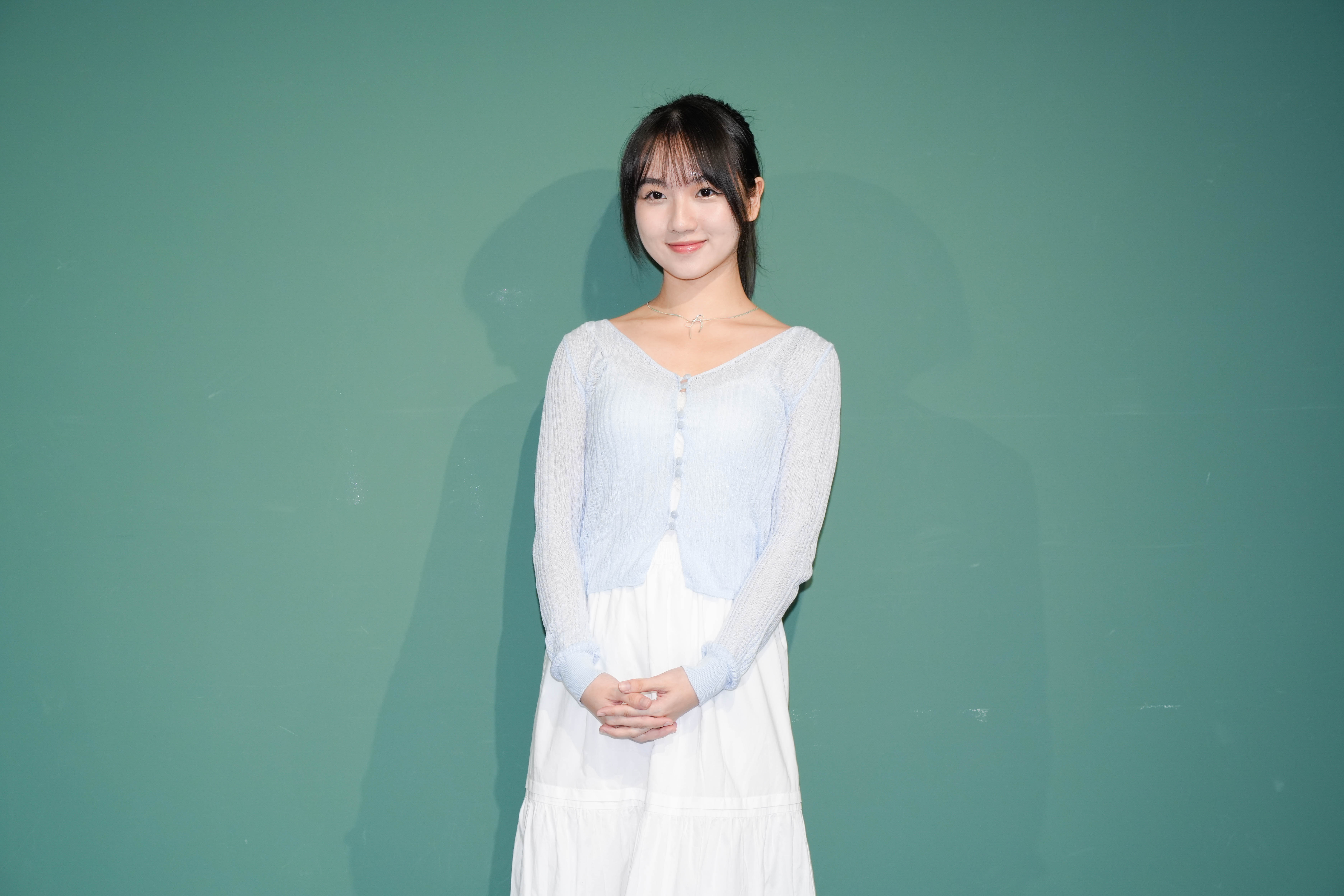 大愛劇《轉角那間心藥局》謝語恩成為小少女。