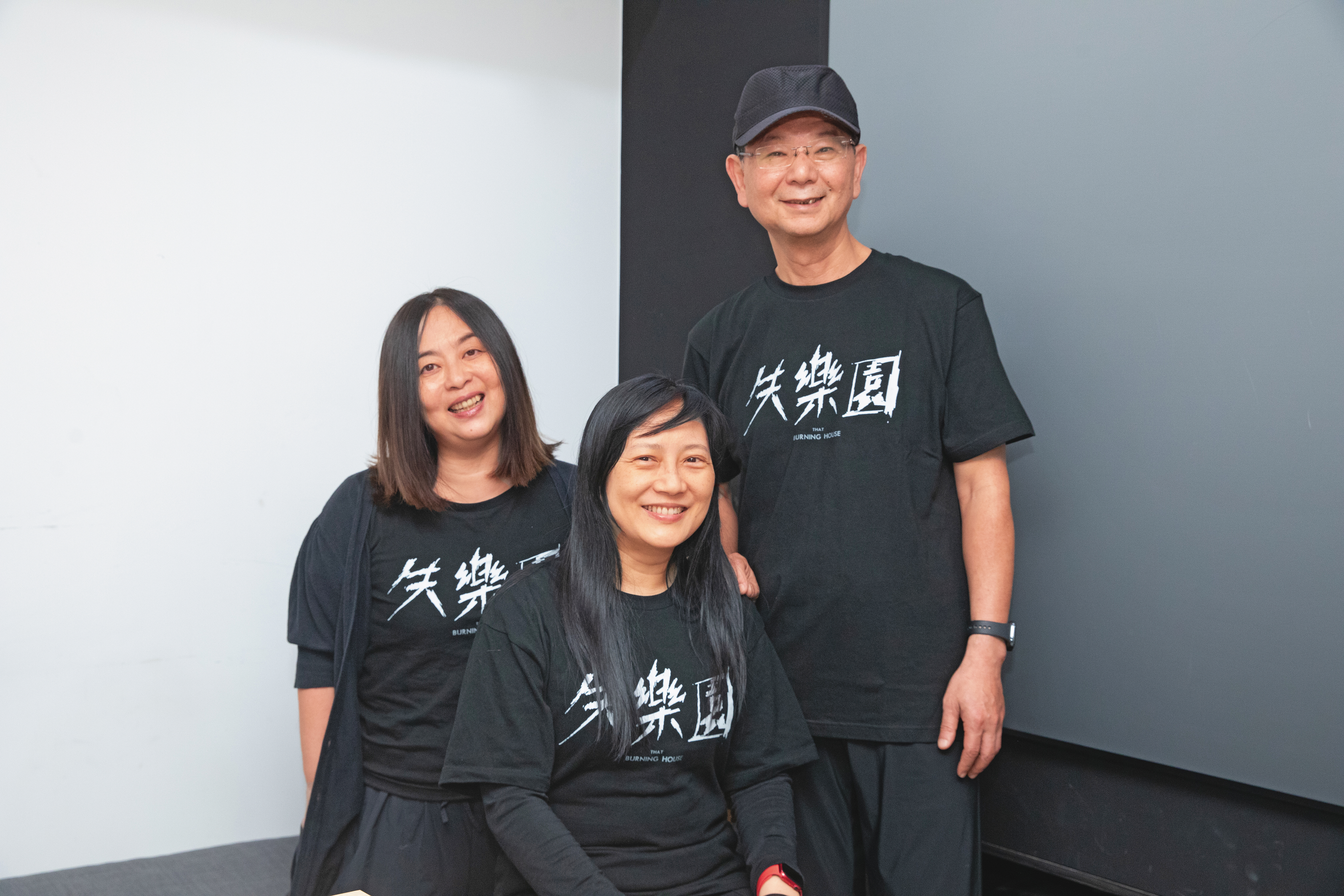 監製李志薔(右起)、編導蔡銀娟與監製李怡芳懷抱使命感,合作完成《失樂園》。
