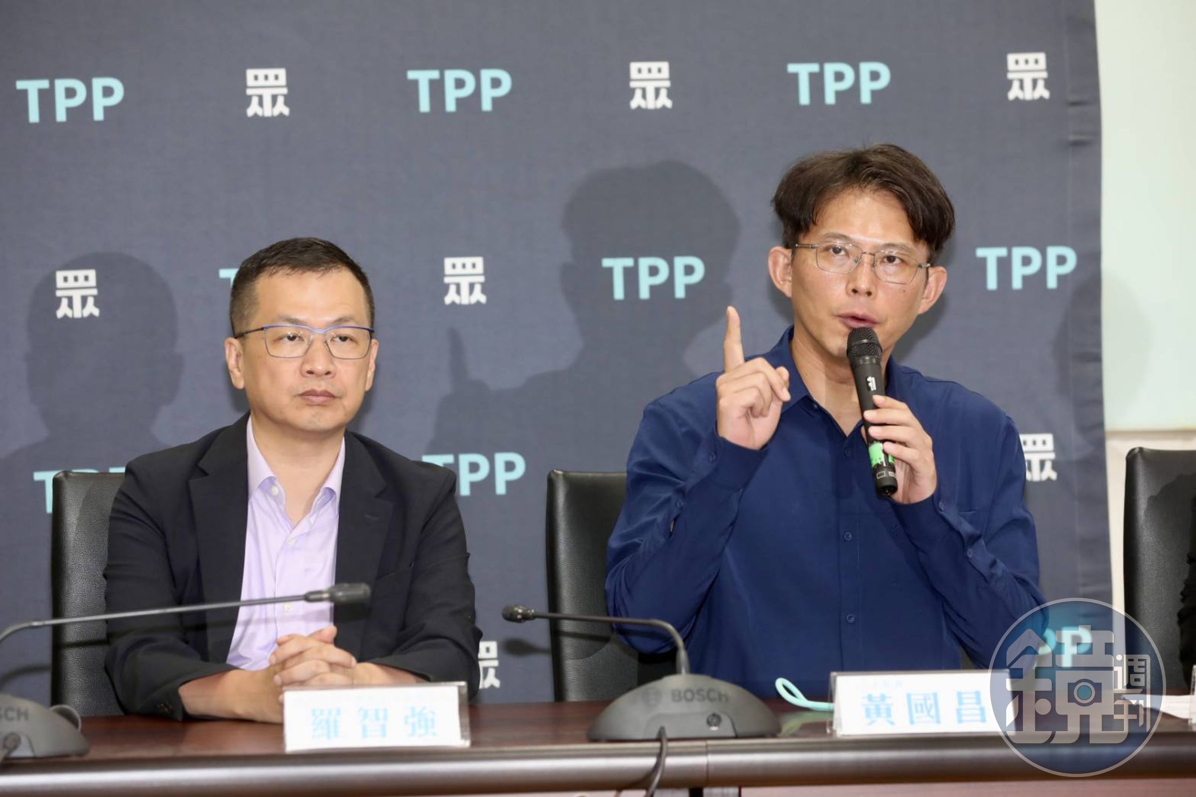黃國昌今上午出席「廢除酬庸監院」記者會。(鏡報林煒凱攝)