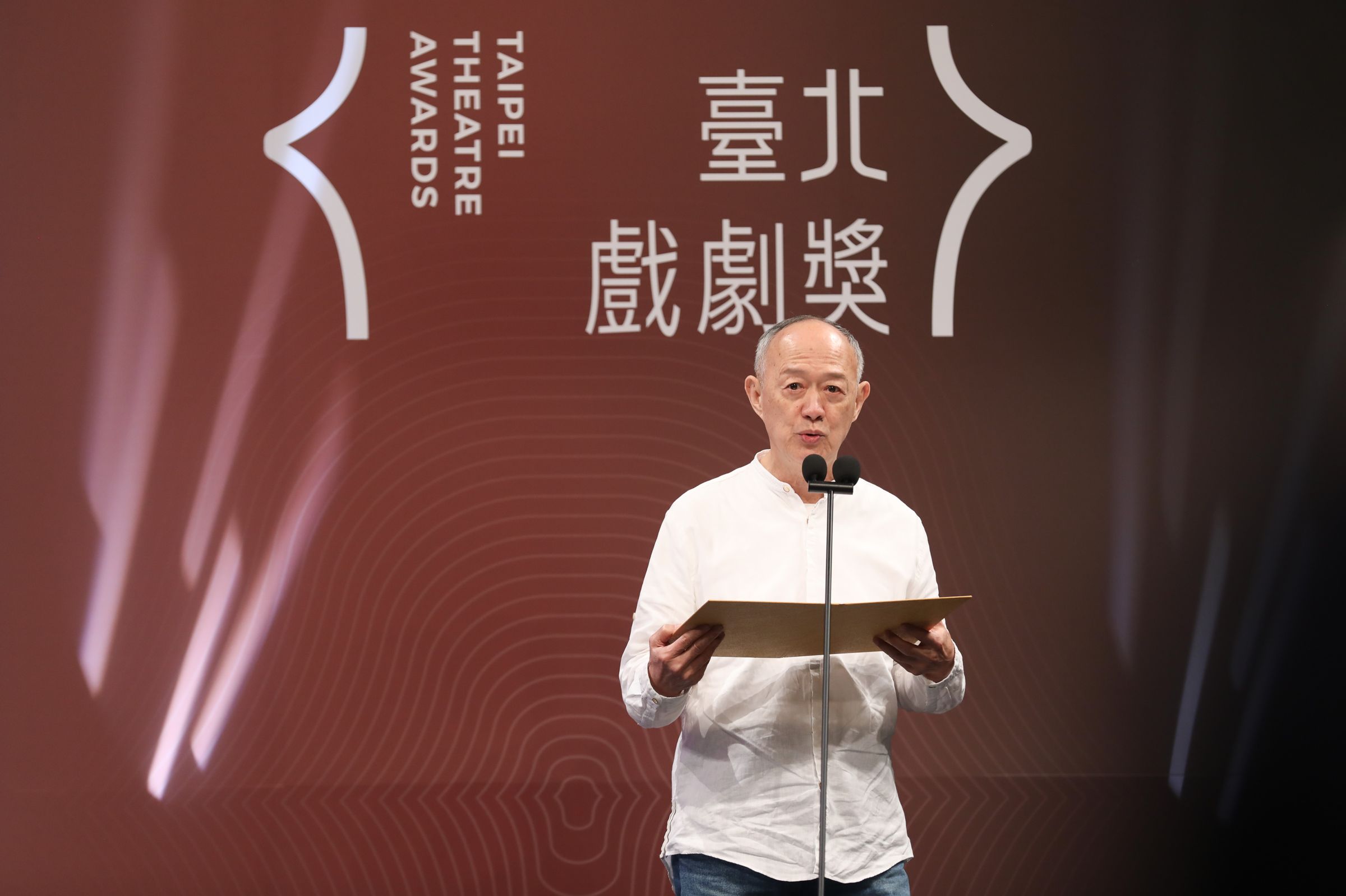 第一屆臺北戲劇獎最佳戲劇類男演員得主金士傑揭曉本屆入圍名單。(台北戲劇獎提供)