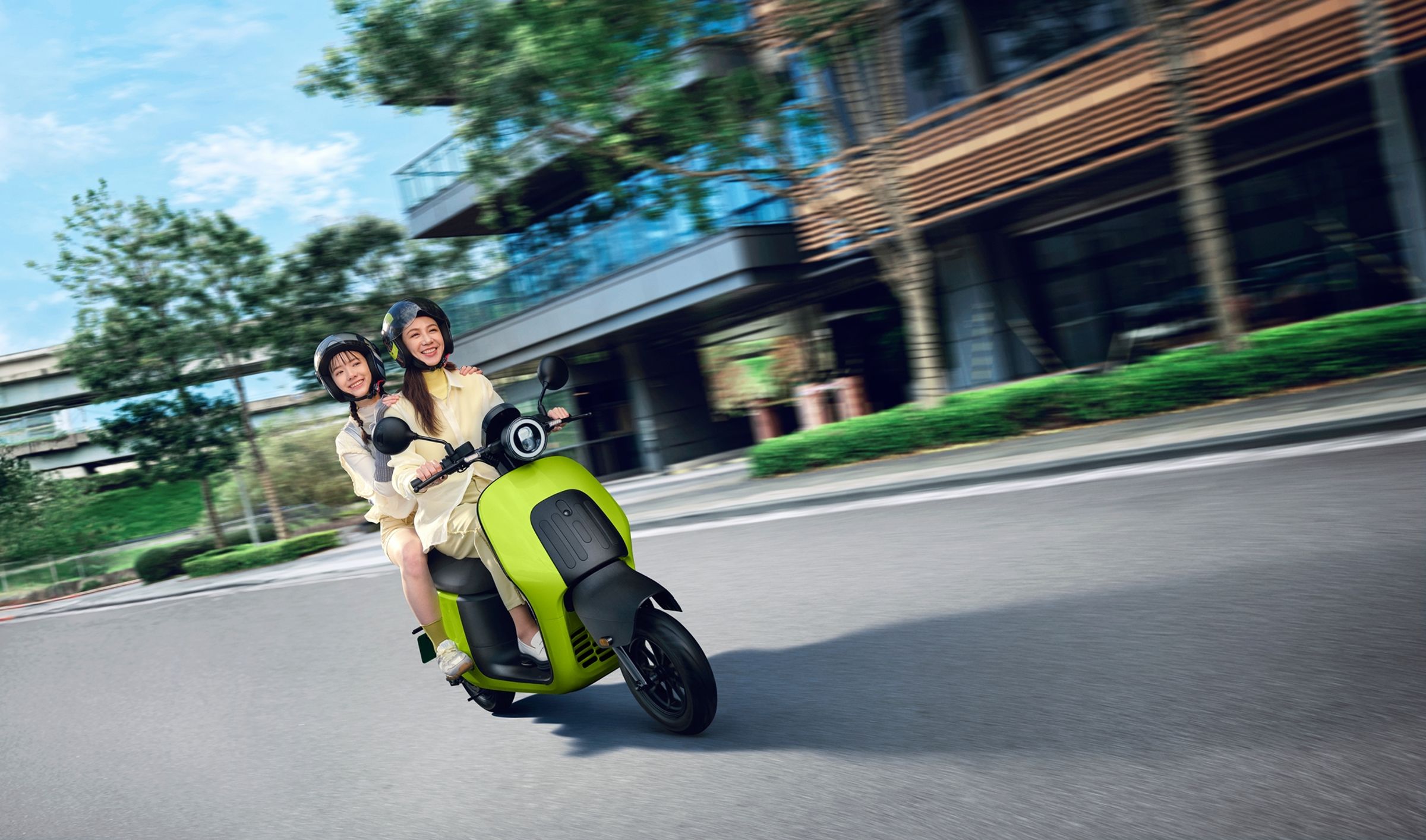 現在正是入手電動機車的最佳時機!搭配全新「$0月租」資費與購車優惠,輕鬆展開彈性又自由的新騎乘生活!