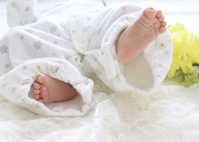 美國一名婦人產下5.8公斤巨嬰，數千萬網友爭相目睹巨嬰照。