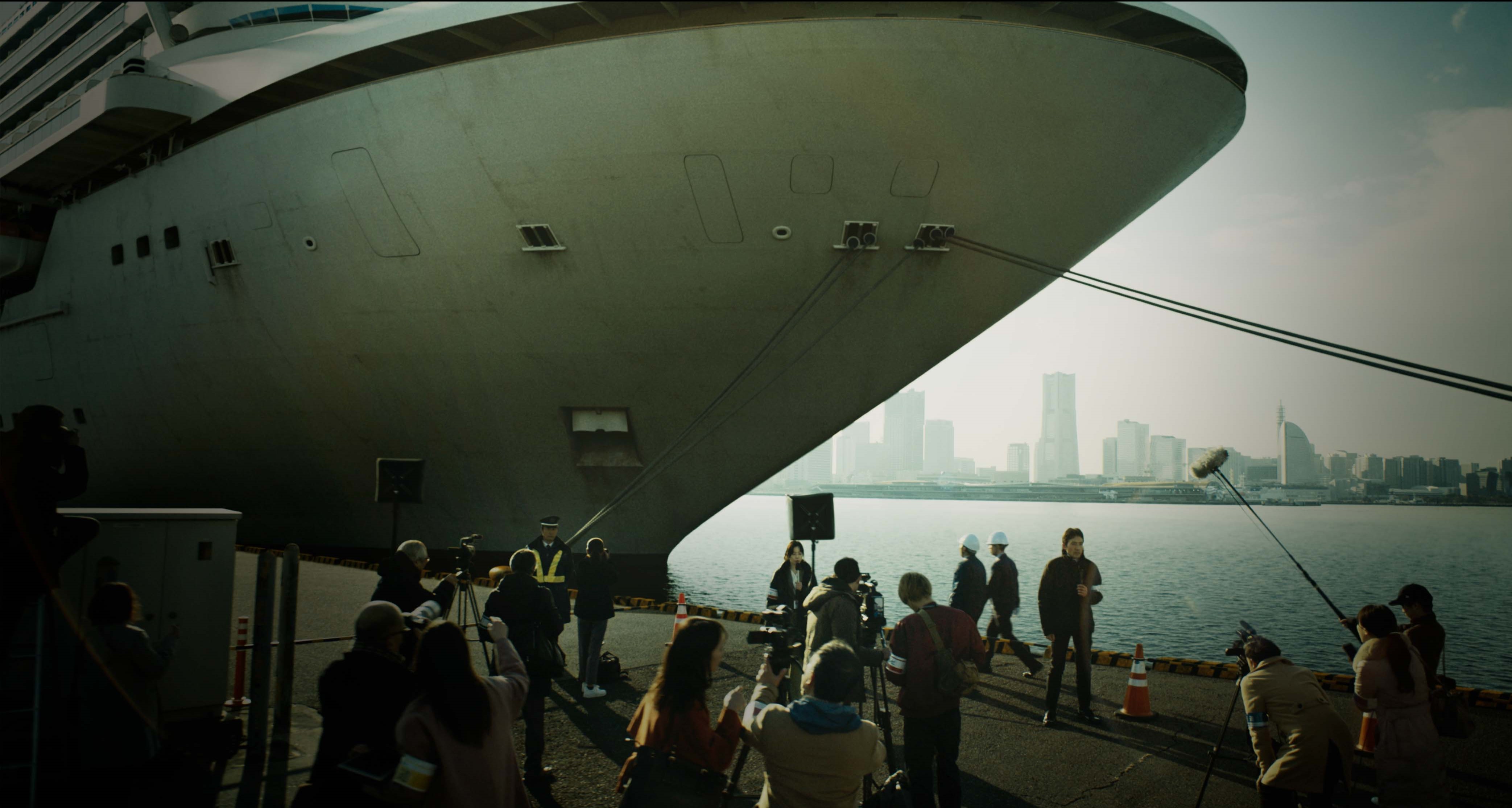 《戰疫前線》取材自2020年轟動全球的鑽石公主號群聚感染事件，透過醫療團隊、政府官員、媒體、船上人員等不同視角還原真相。（天馬行空提供）