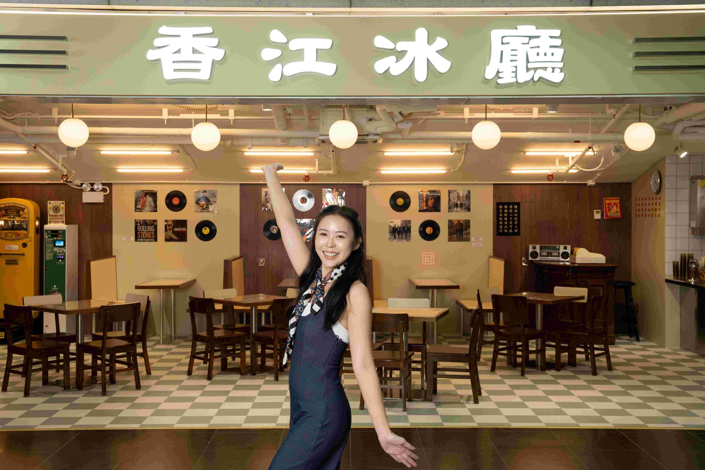 香江冰廳復刻打造優雅綠白地磚及木製卡座。(港鐵提供)