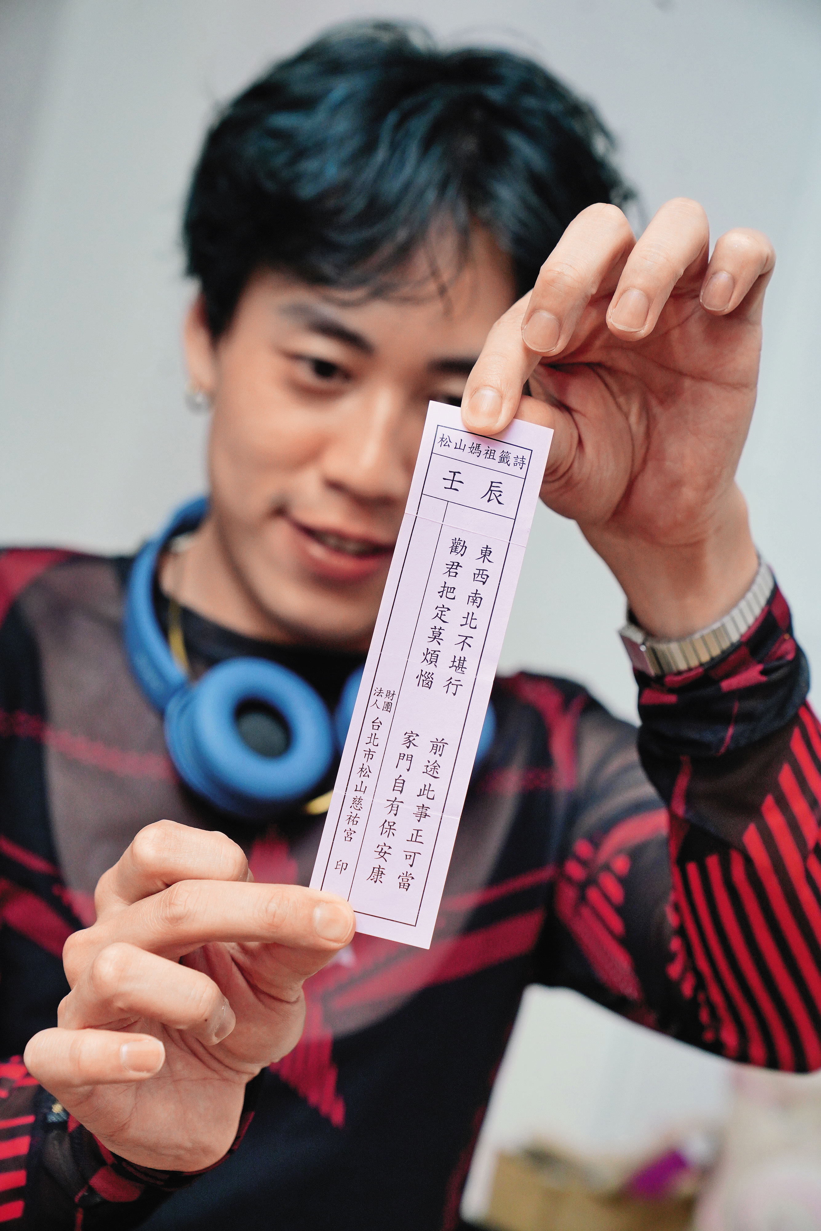 一張來自松山慈祐宮的籤詩，讓陳俊元決定揮別百萬年薪，投入打造台灣版的「變裝產業鏈」。