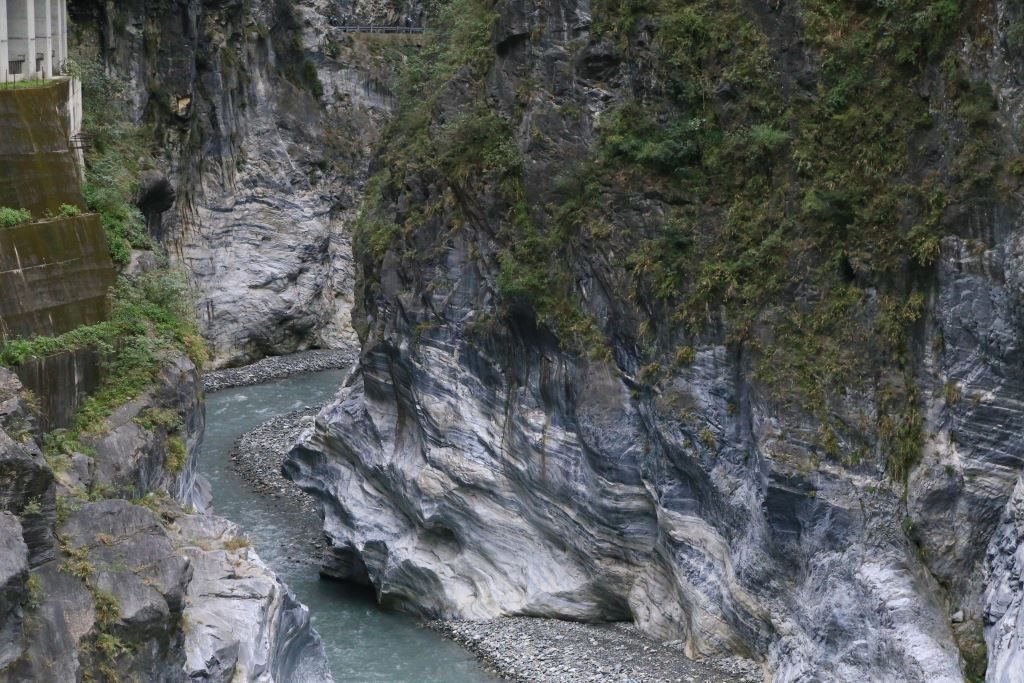 「酋長岩」是太魯閣的知名地標,遠遠望去可看出巨石像是一張側臉。(翻攝自臉書/太魯閣國家公園)