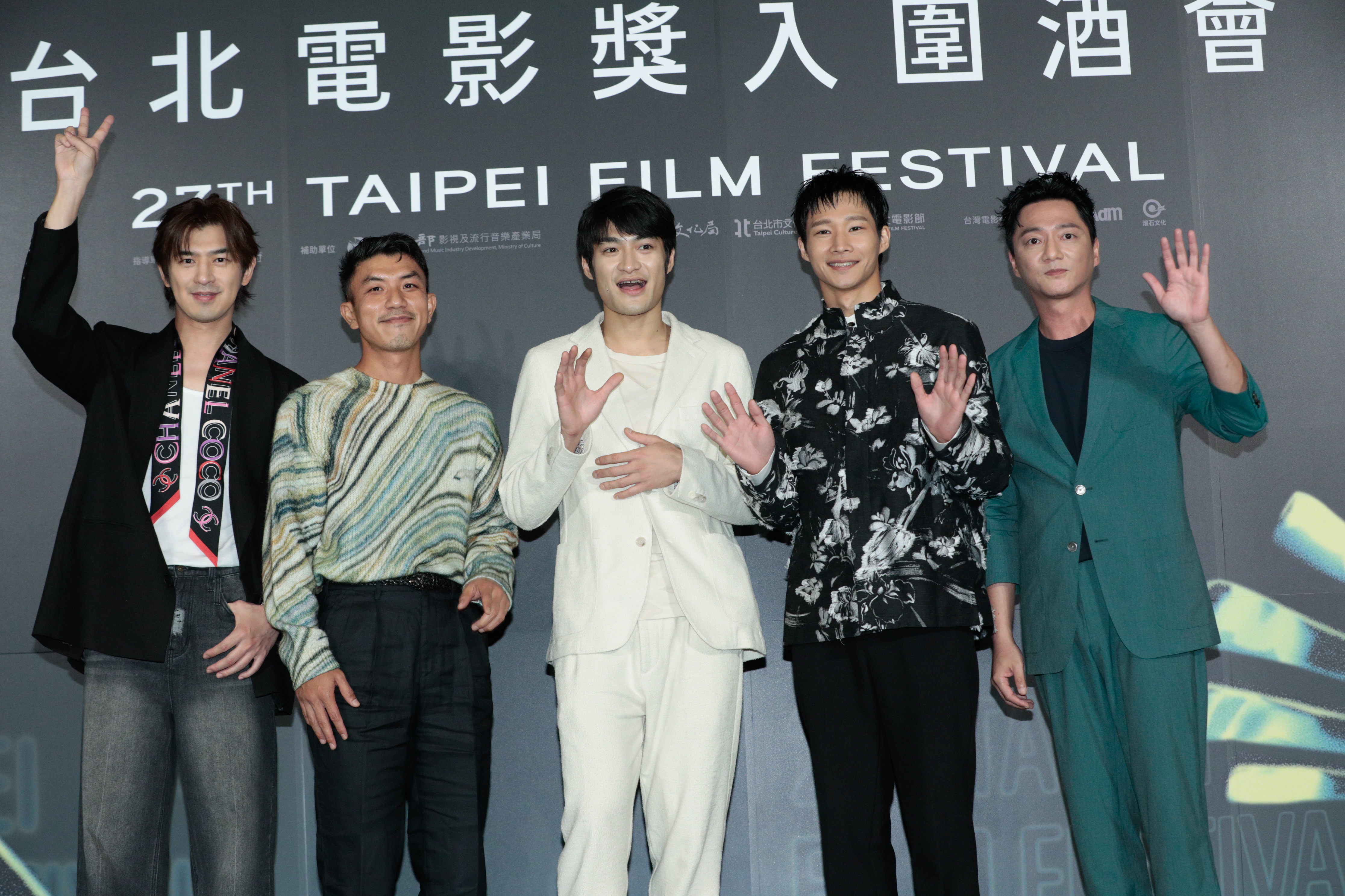 陳柏霖（左起）、萬洛隆甘迦、潘綱大、黃冠智、藍葦華。