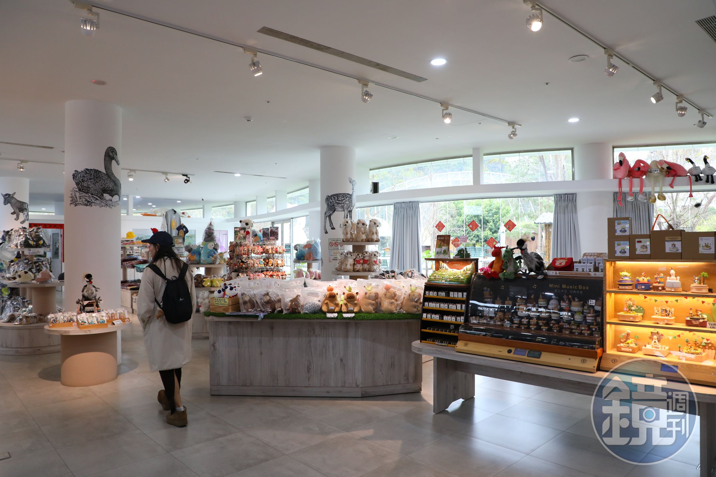 「文創紀念品店」有販售各式動物的周邊商品。