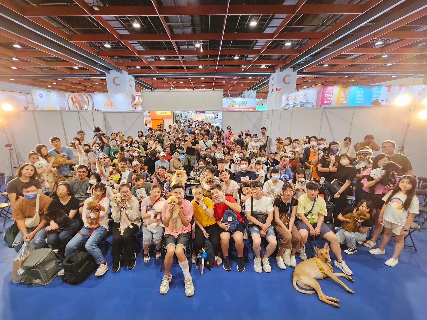 熊爸見面會總是人山人海，在寵物展大受歡迎，最近還炸場到香港開講！（翻攝熊爸臉書）