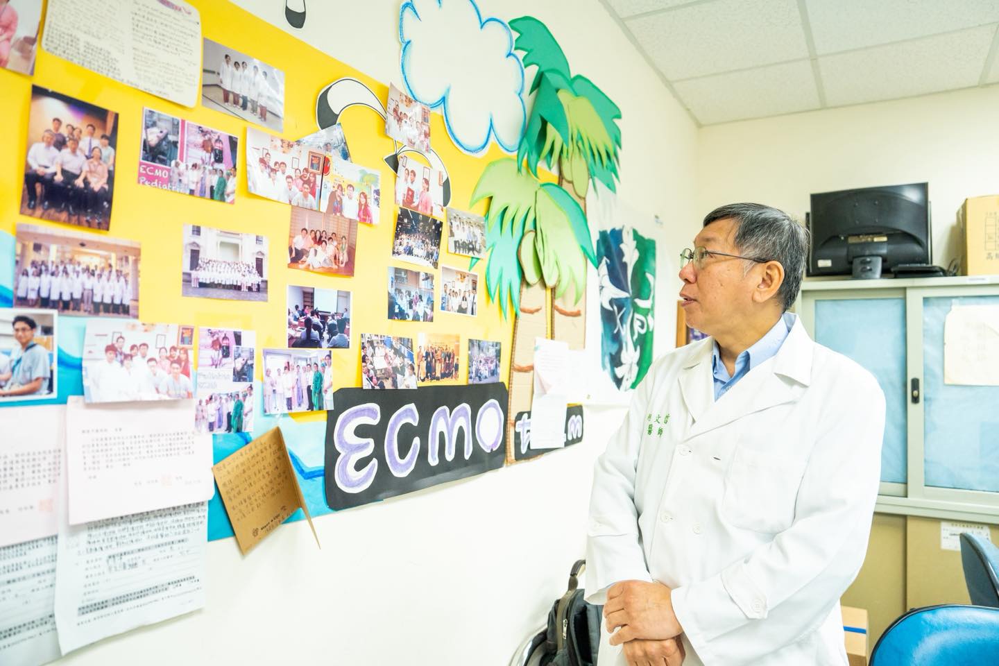 柯文哲深夜到護理站惹議。（翻攝自柯文哲臉書）