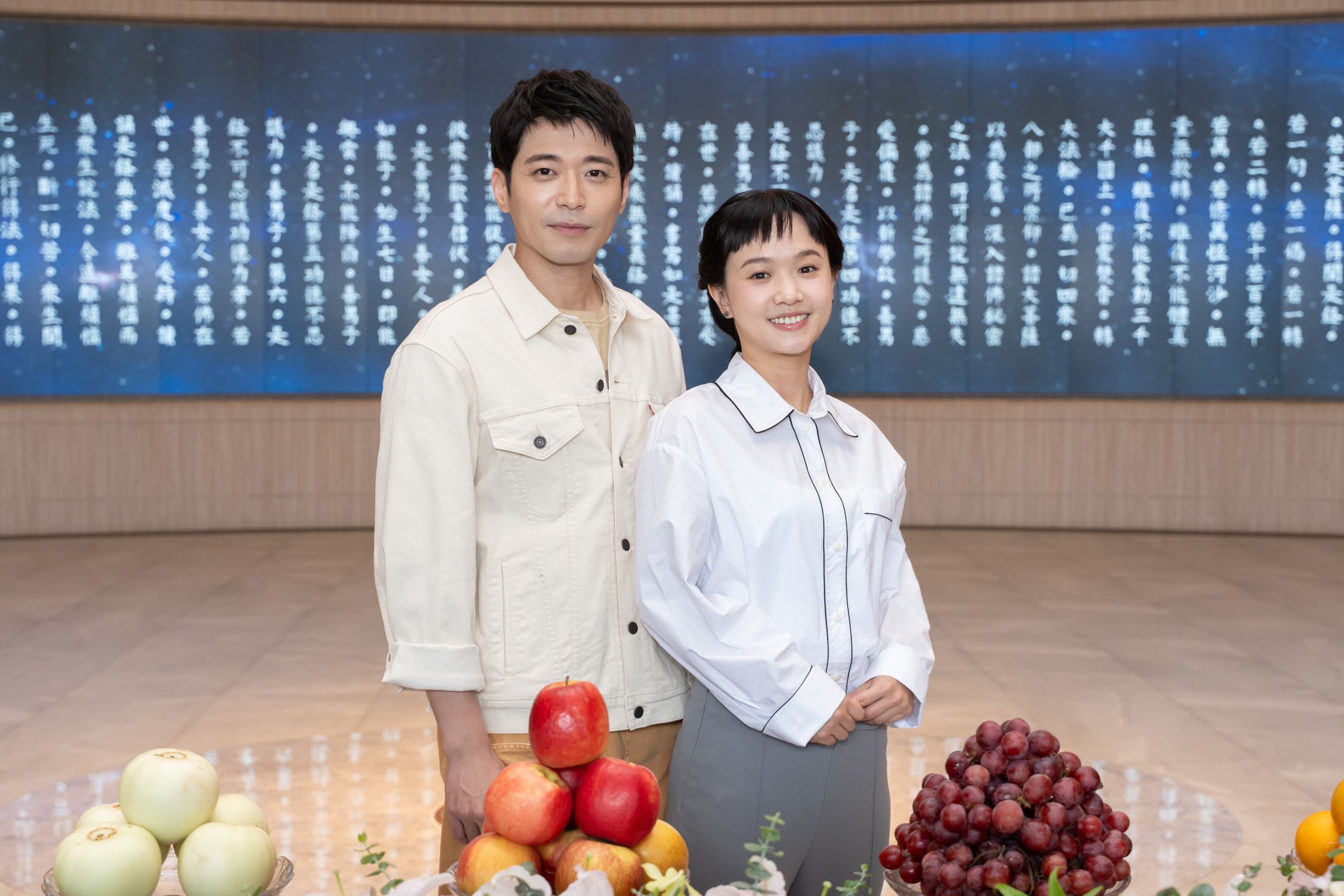 侯彥西、嚴正嵐今為大愛情境喜劇《大愛街二巷》出席開鏡儀式。（大愛提供）