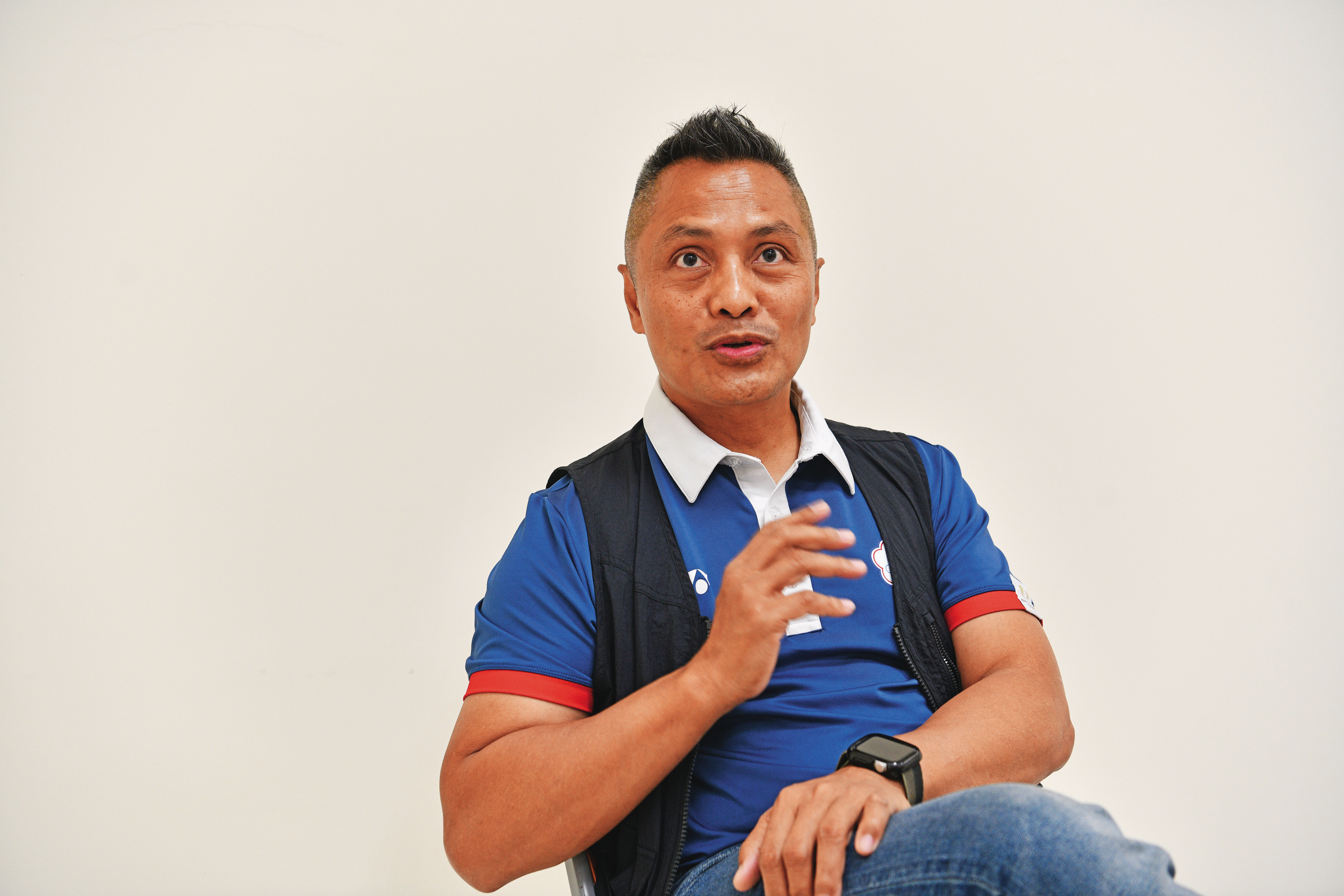 來自部落的柯文明教練，是陳念琴口中的「臺灣爸爸」，在新竹市執教多年培育無數選手，不只是訓練選手，更進一步的教育理念是要改變孩子的人生。