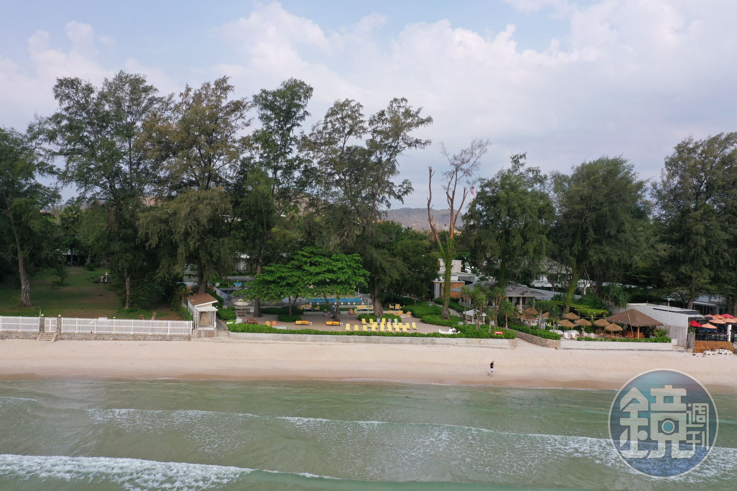 「The Standard Hua Hin」就位在華欣這片美麗沙灘的海景第一排。
