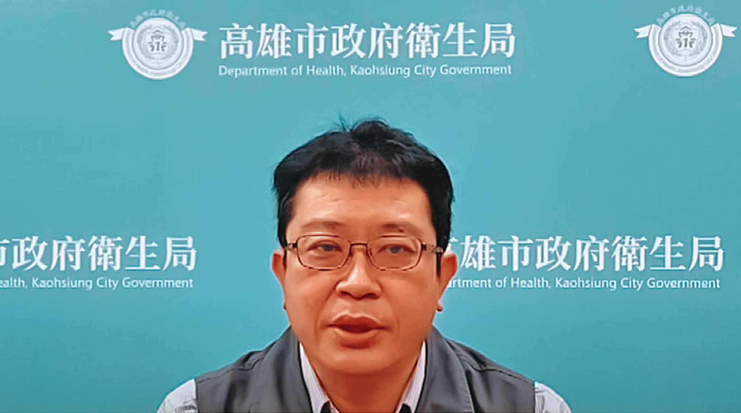 馮明珠在高雄市衛生局科長陳建榮(上圖)的臉書留言諷刺稱遭「踐踏」,還爆料對方曾請託掛號、病房,因而鬧出後續拔官爭議。