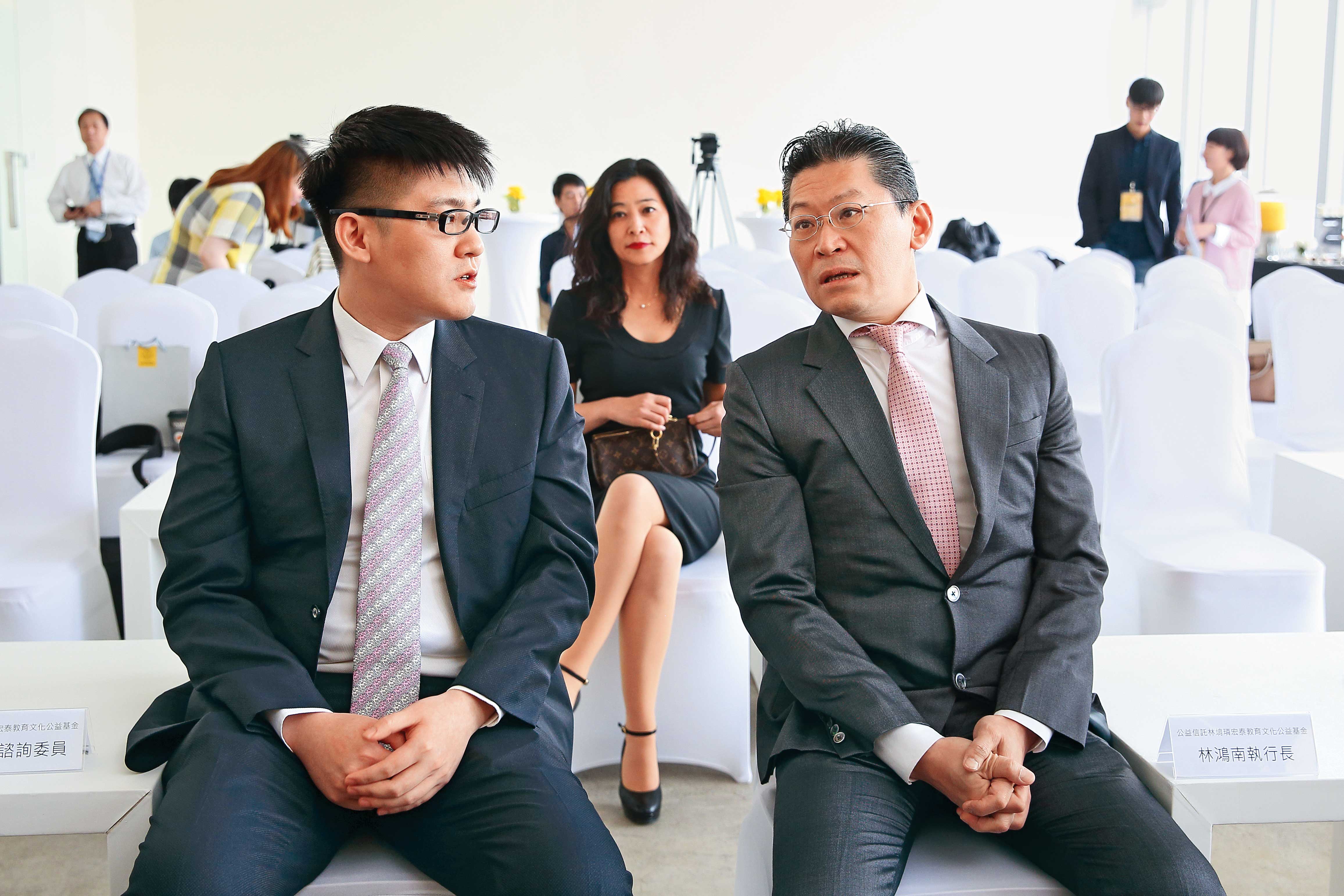 林鴻森（左）名下也有父親林堉璘借名登記的土地。右為林鴻南。