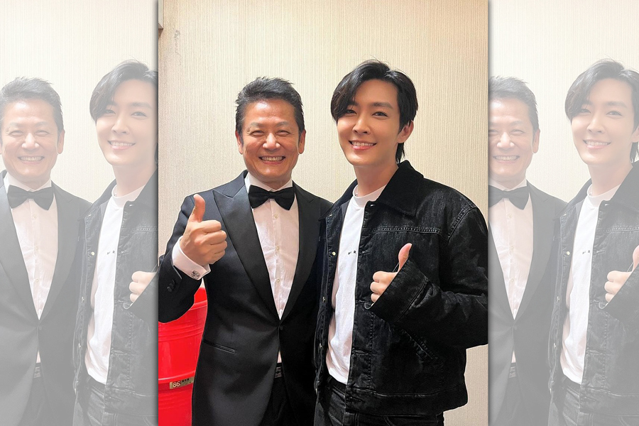 徐乃麟主持醫院晚會，與炎亞綸合影。（翻攝自徐乃麟臉書）