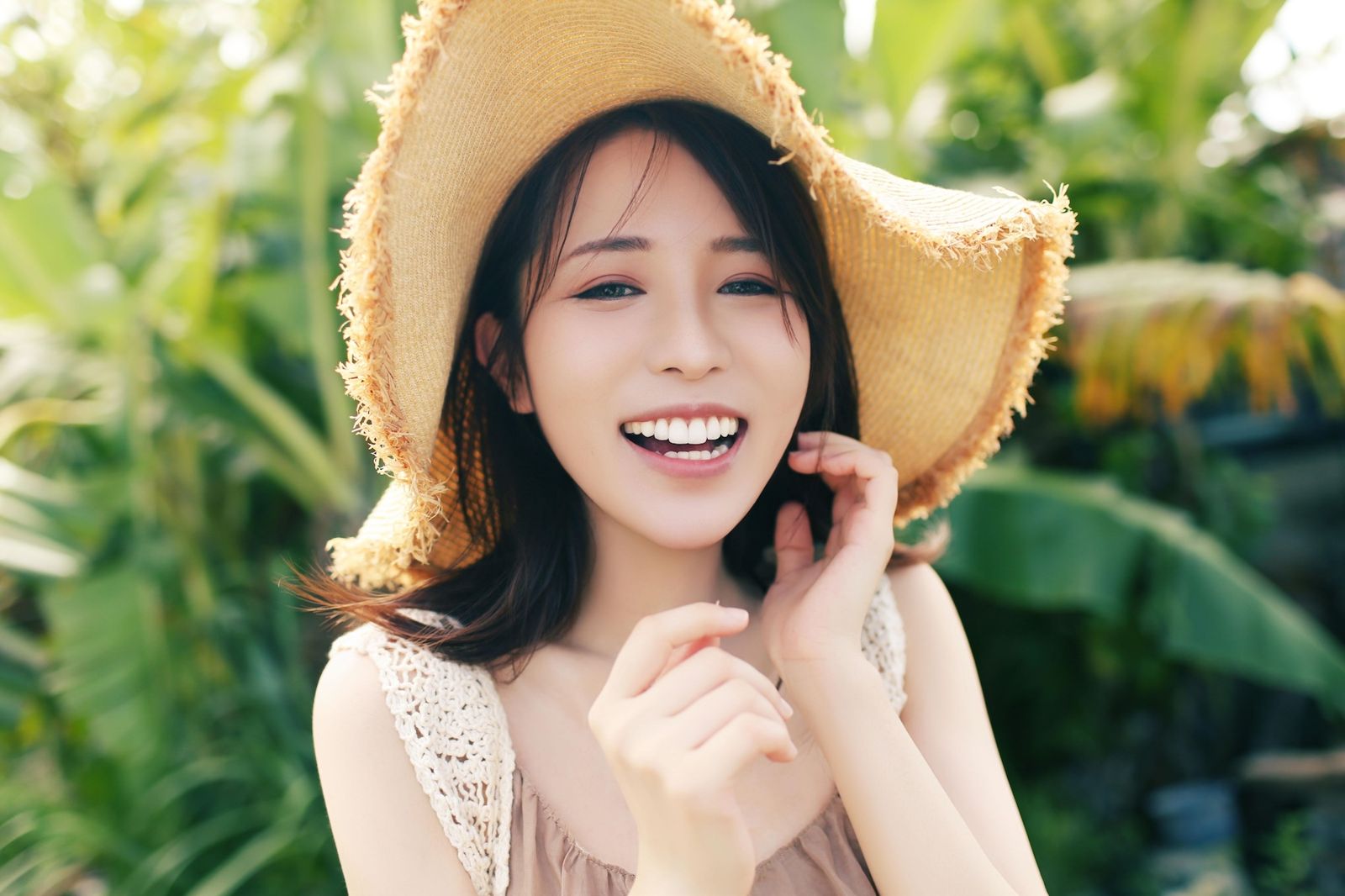劉芷伊的招牌陽光笑容，迷倒不少粉絲。（圖／時報出版社）