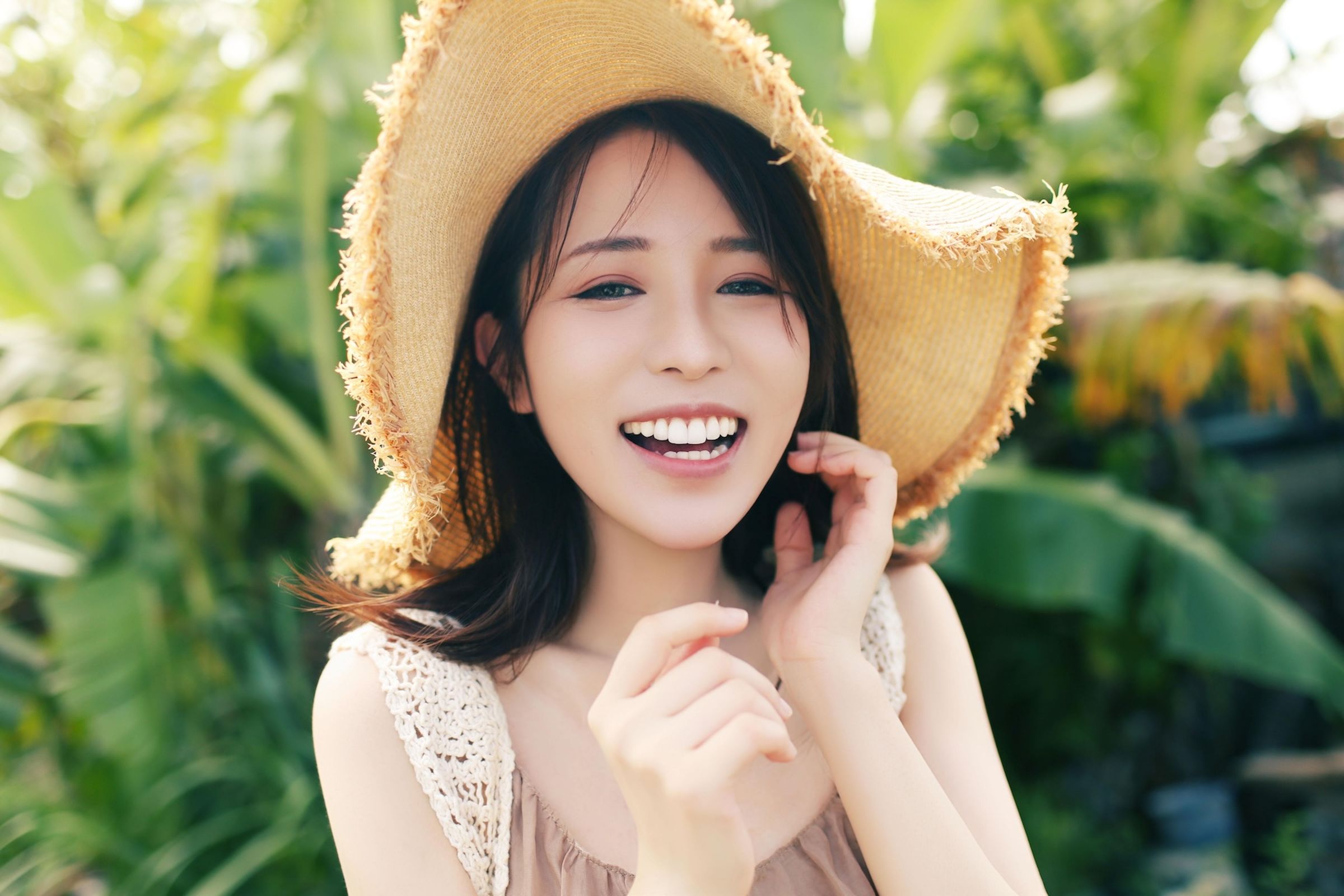 劉芷伊的招牌陽光笑容,迷倒不少粉絲。(圖/時報出版社)