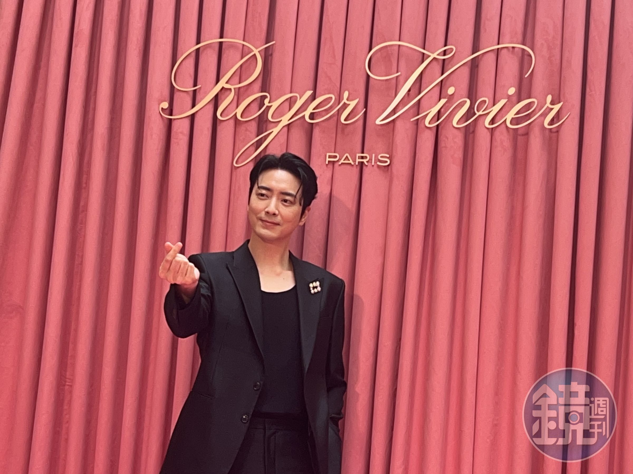 韓星李浚赫今日為Roger Vivier台灣15週年暨Belle Vivier 60週年記者會站台。
