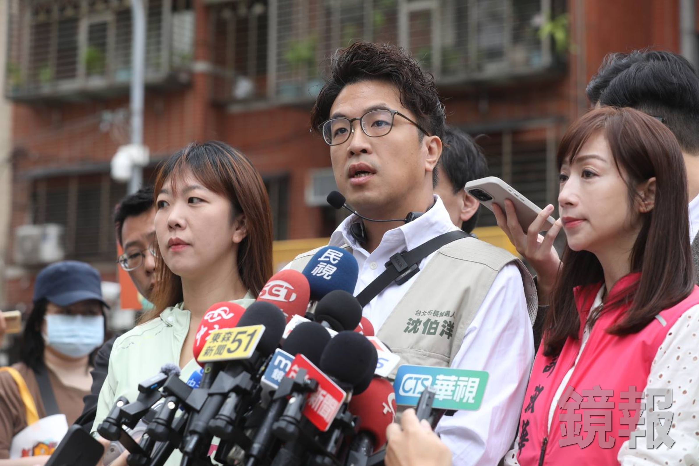 國民黨攻擊毒品議題後,現在又質疑廢死的立場,沈伯洋今po文反擊,強調自己不僅沒有提過「廢死」的修法,甚至曾參與審定出版《死刑肯定論》。(鏡報林煒凱攝)