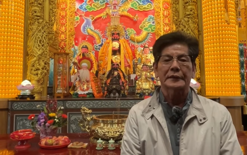 「富聖老師」提醒馬年屬馬、鼠、牛、兔、雞的民眾犯太歲外,如果民眾姓名中有「文」「哲」也要小心易有官司纏身。(翻攝自富陽軒八卦祖師廟臉書粉專)