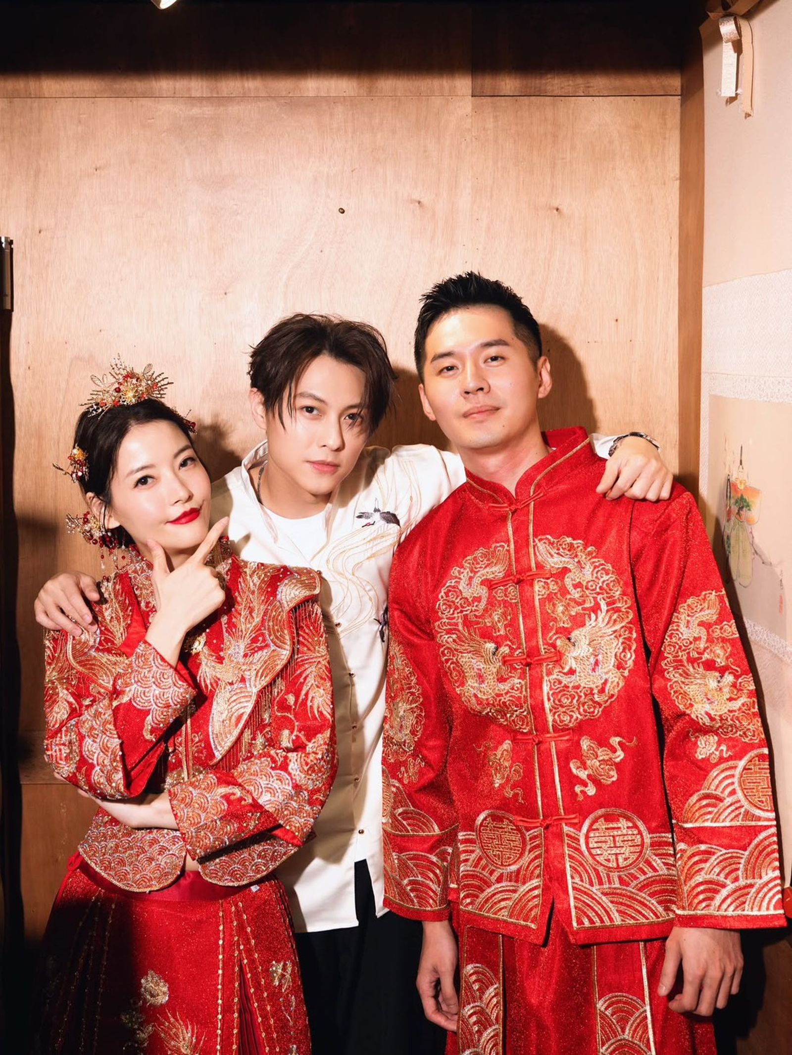 王樂妍婚宴,好友邱勝翊還請攝影師拍照記錄。(翻攝臉書)