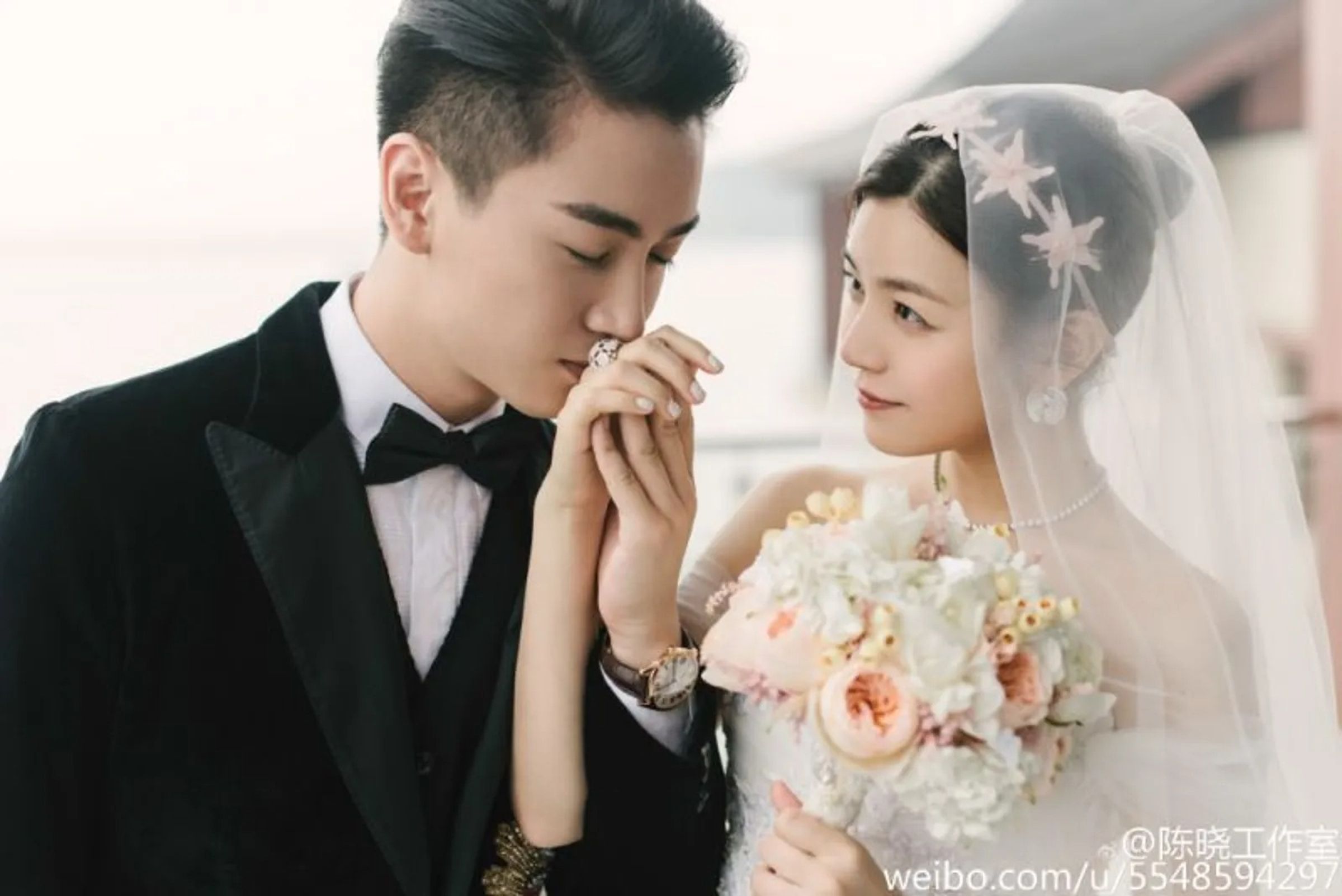 陳曉、陳妍希離婚一事吵了很久，如今終於塵埃落定，網友皆認為2人婚姻早就死亡，只是現在才談好條件簽字。（陳曉工作室微博）