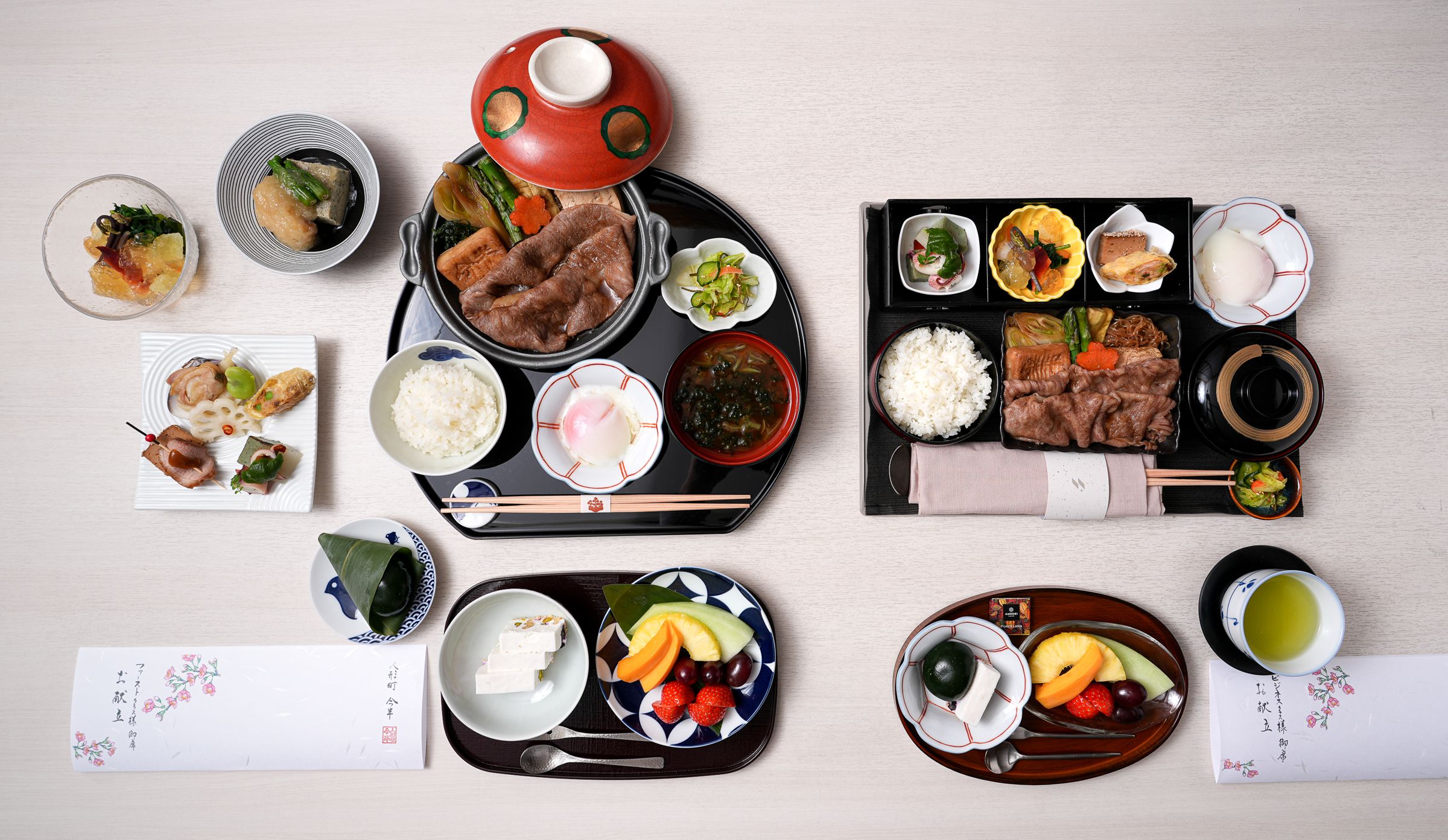 東京成田—桃園航線的頭等艙與商務艙，提供由日本料理名店「人形町今半」監製的春季限定套餐。（星宇航空提供）