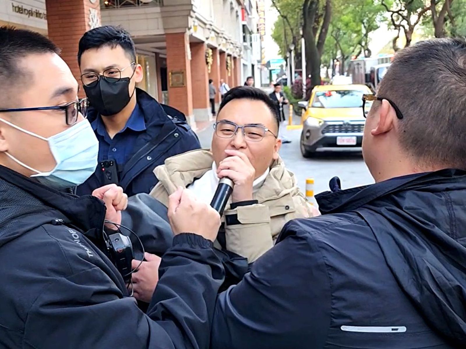 游智彬等新黨人士反嗆台灣基進破壞交流。(翻攝自游智彬臉書)