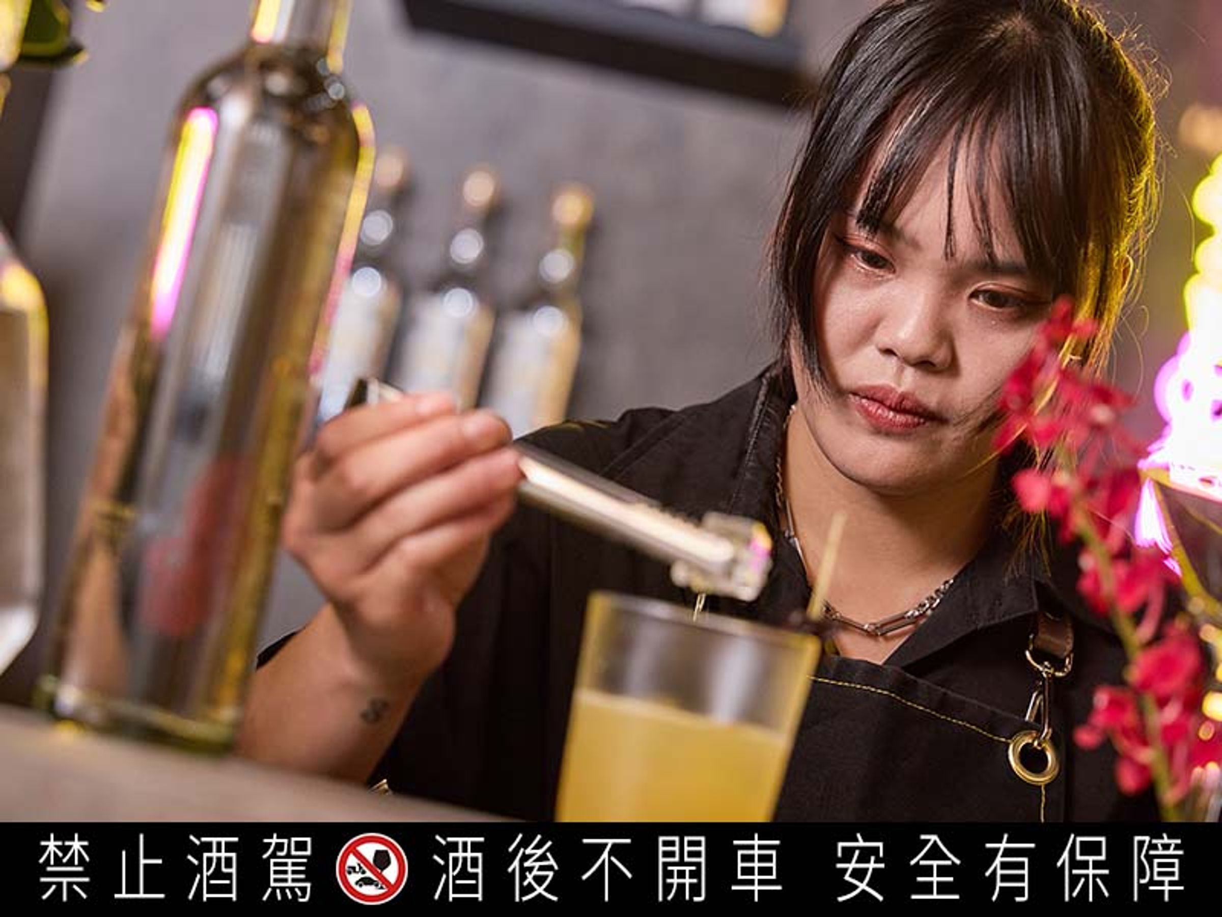 來到《KK Bar金酒吧》可品嚐到中式白酒透過年輕人的創意和熱情所綻放的光彩。