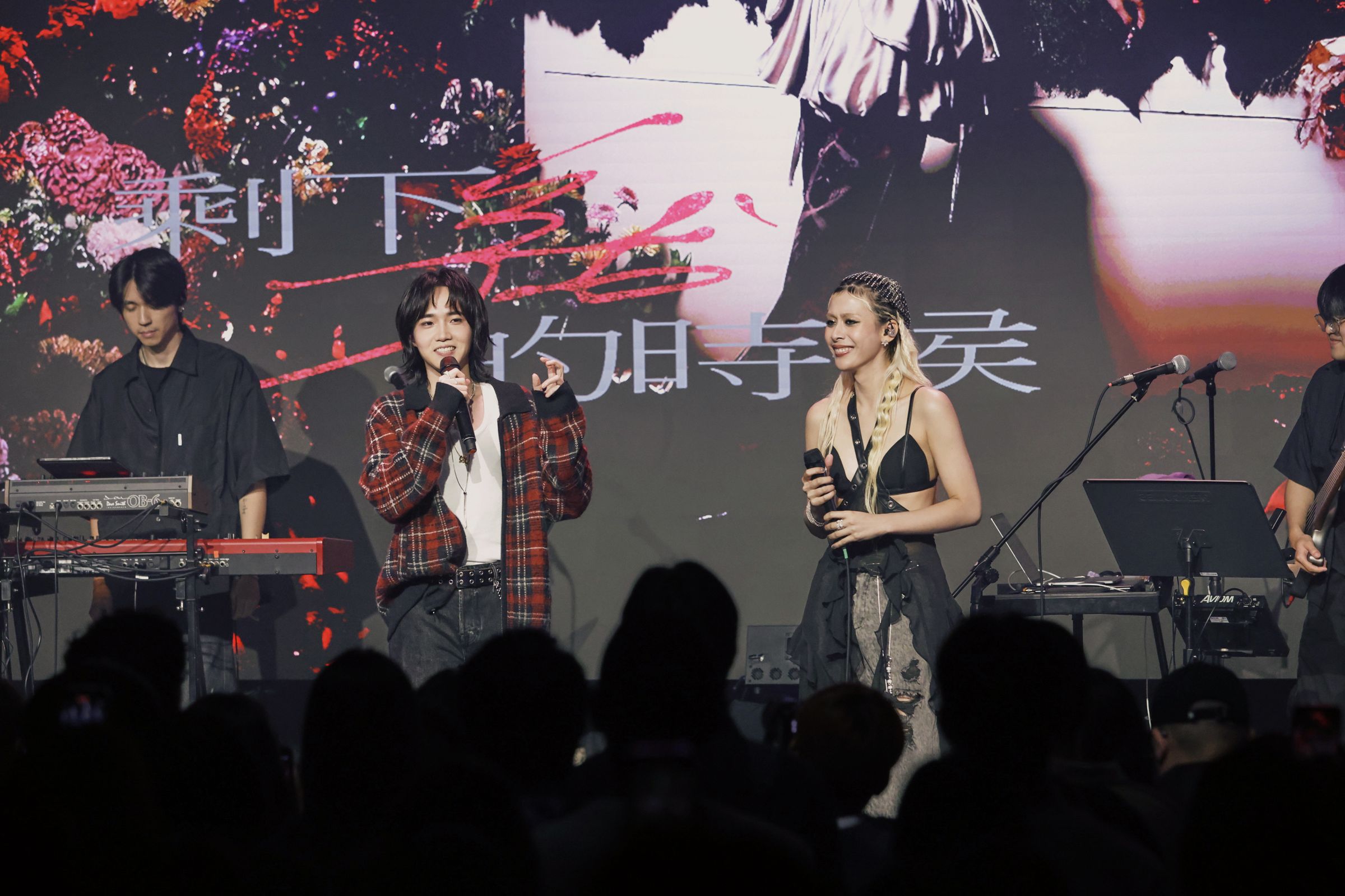 JUD 陳泳希與持修除了一起合唱持修的歌曲〈有一說一〉，還首度公開兩人合作的新歌。（華研國際提供）