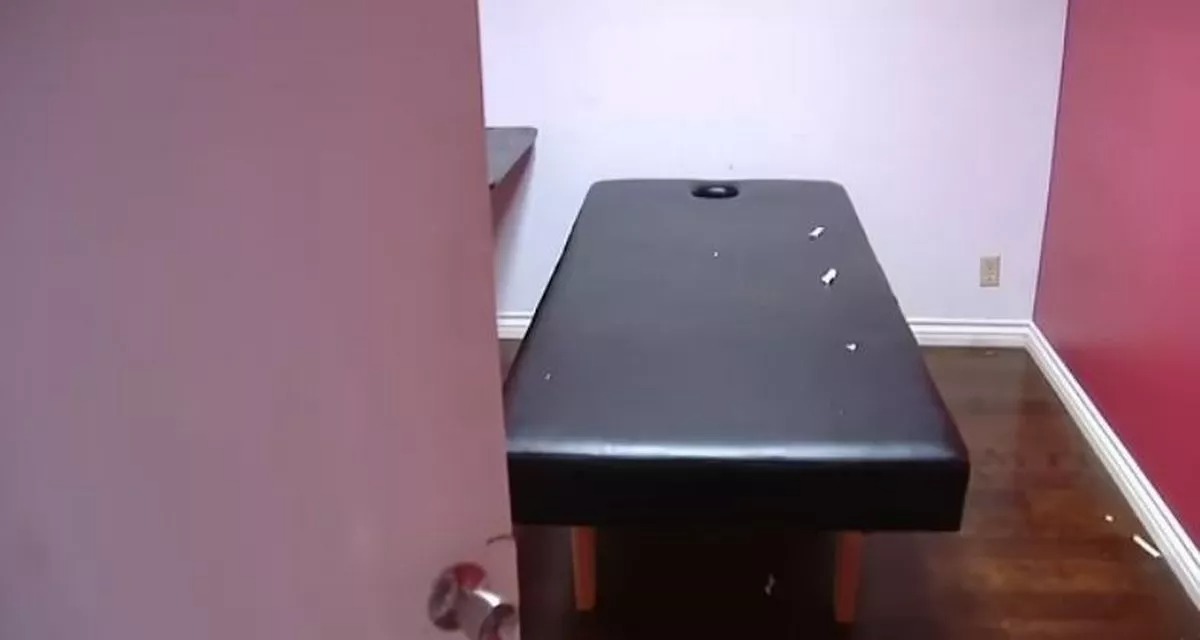 主耶穌阿門「啊啊啊」！讀經班傳來陣陣叫春聲，讓警破獲非法情色SPA。（翻自《每日星報》）